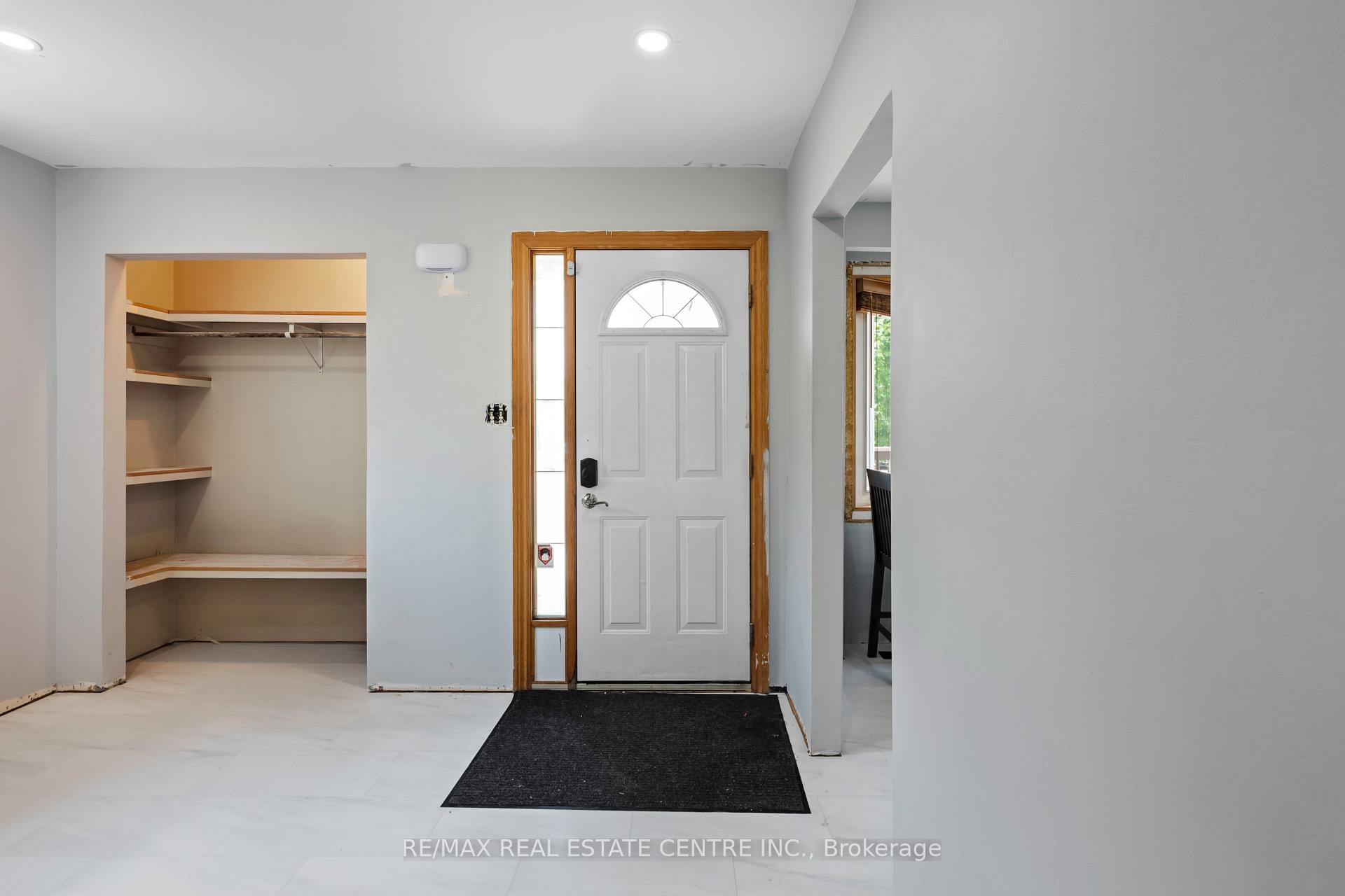 Photo 2 of 48 Oxford Street, Orangeville — HOMEH