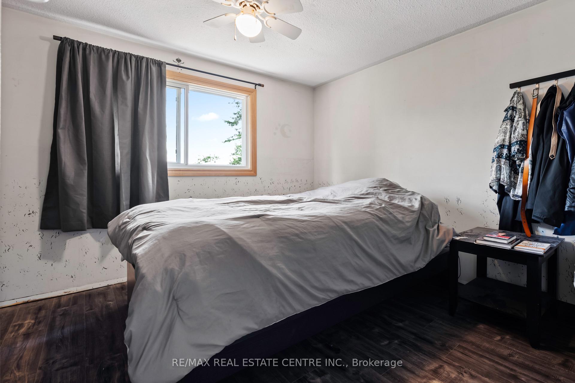 Photo 9 of 48 Oxford Street, Orangeville — HOMEH