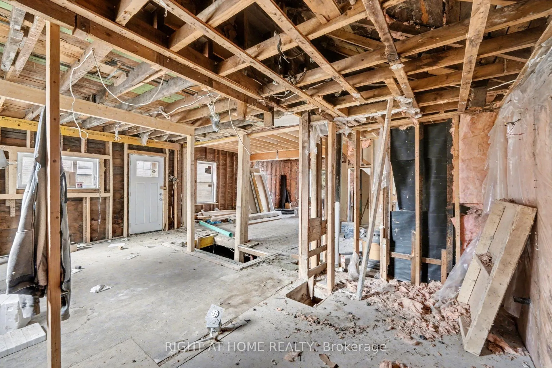 Photo 3 of 127 Elgin Street E, Oshawa, O'Neill — HOMEH