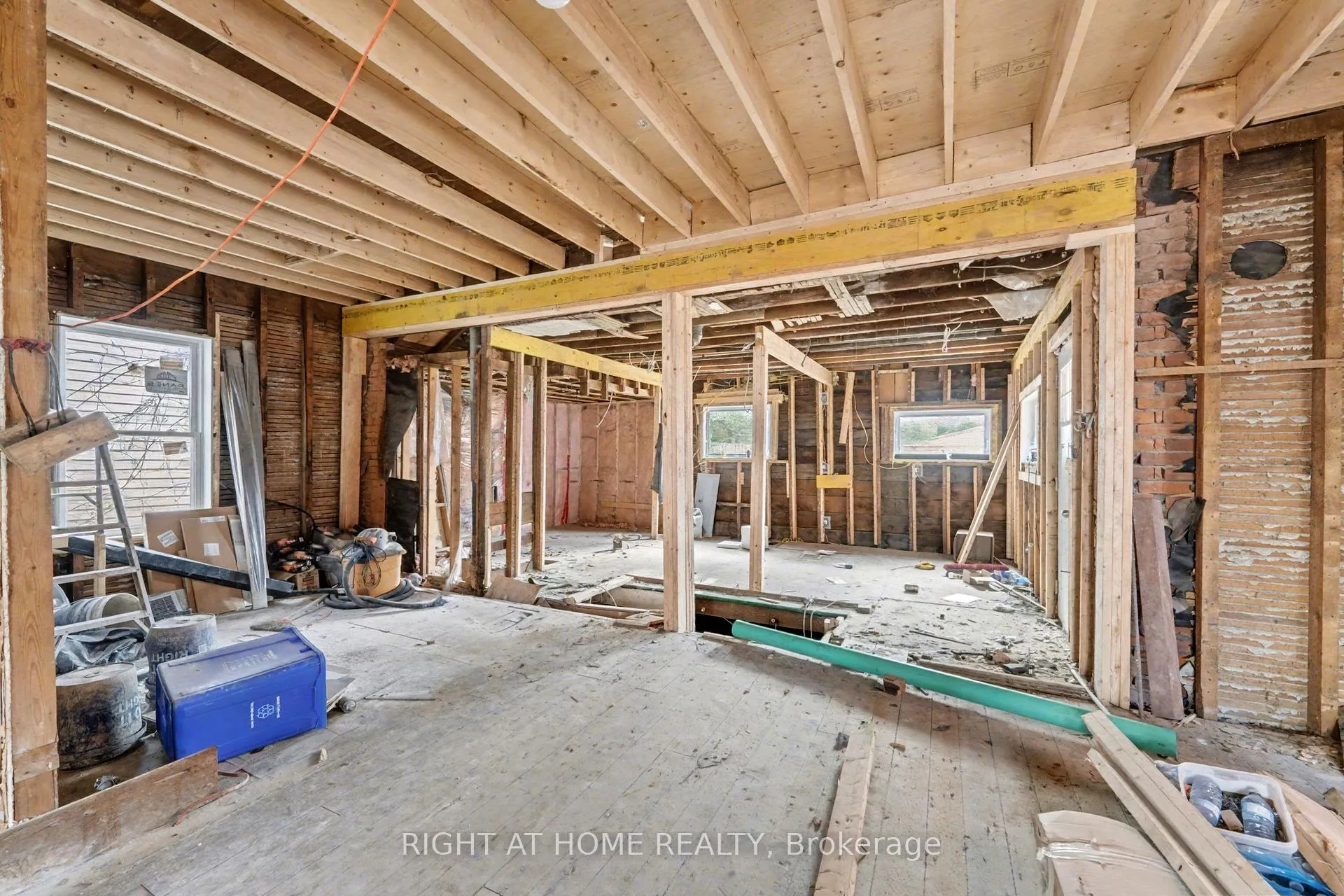 Photo 4 of 127 Elgin Street E, Oshawa, O'Neill — HOMEH