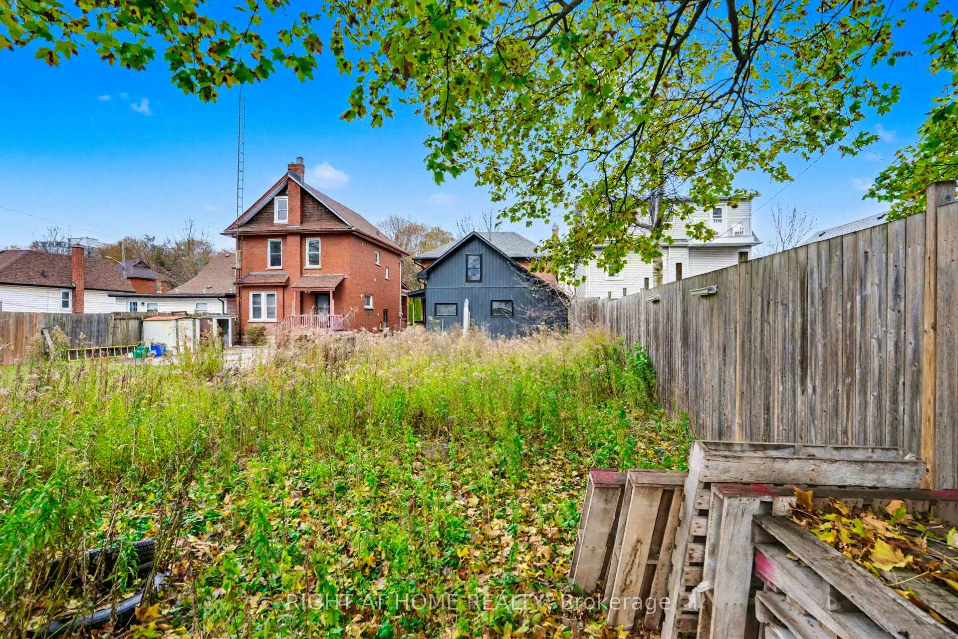 Photo 8 of 127 Elgin Street E, Oshawa, O'Neill — HOMEH