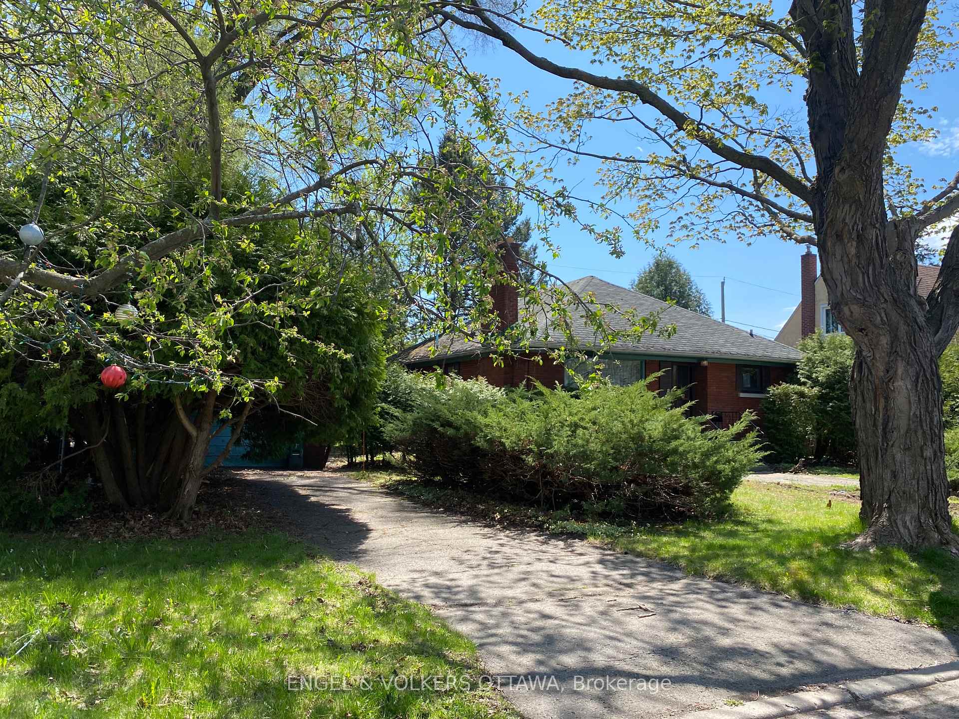 Photo 1 of 556 Dunbrack Street, Ottawa, Overbrook/Castle Heights — HOMEH