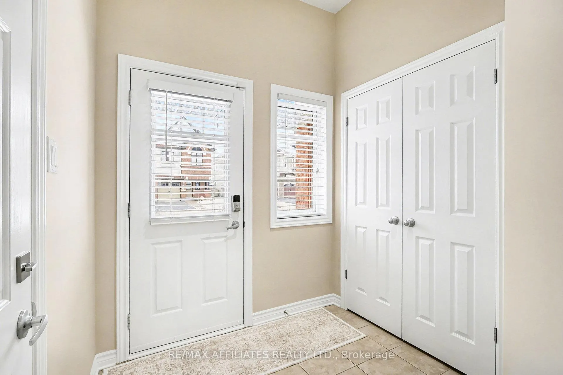 Photo 2 of 876 Ashenvale Way, Ottawa, Avalon East — HOMEH