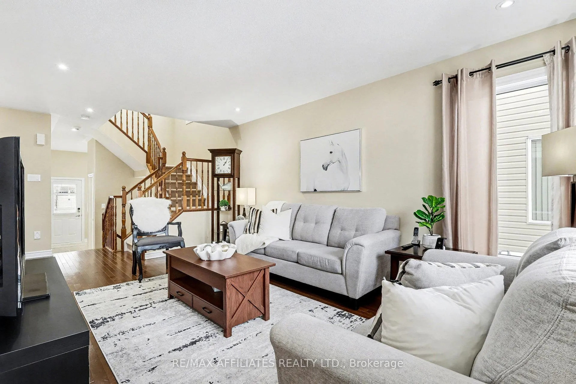 Photo 6 of 876 Ashenvale Way, Ottawa, Avalon East — HOMEH