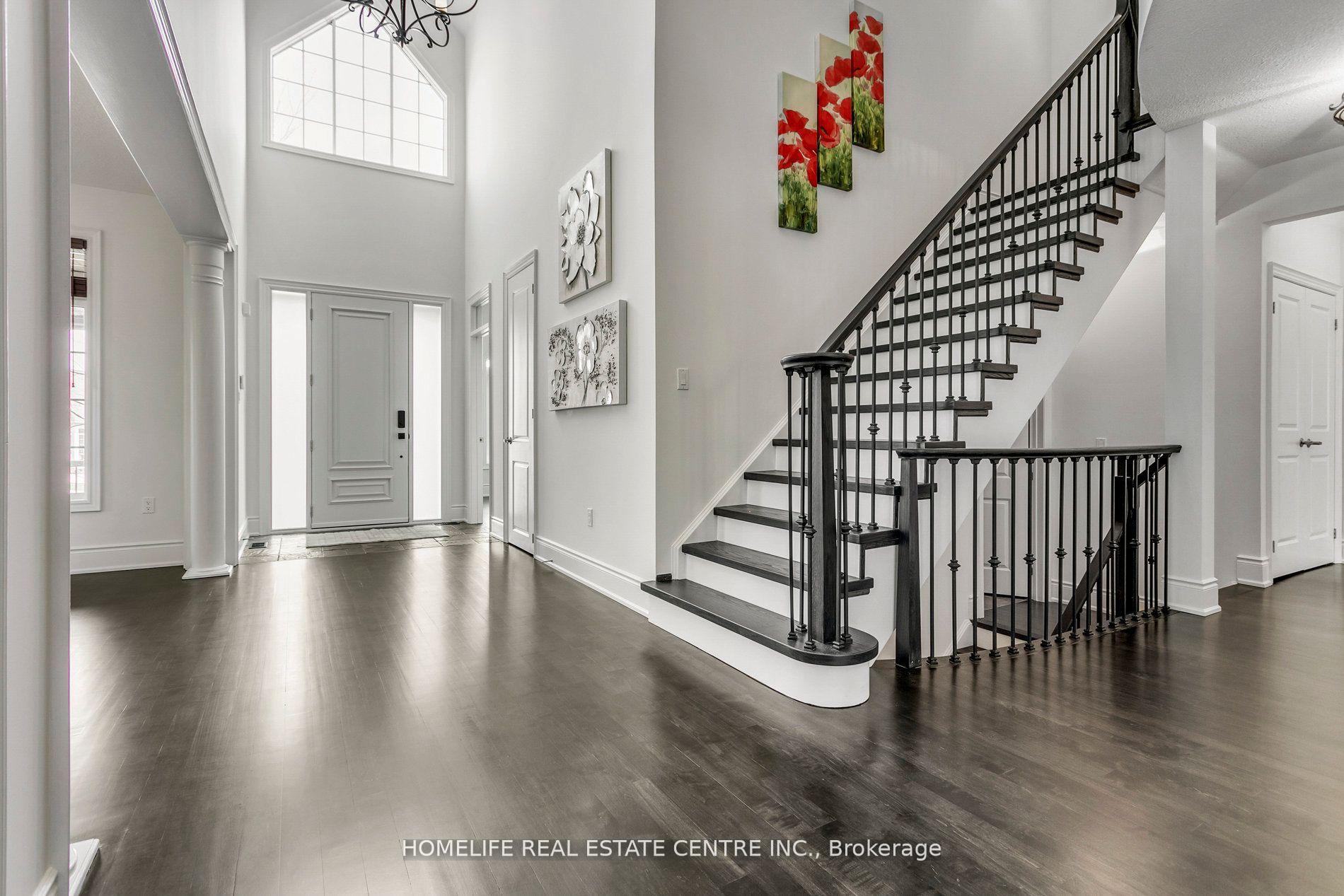Photo 4 of 60 Young Court, Orangeville — HOMEH