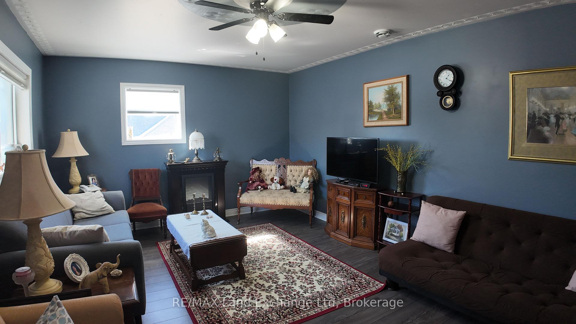 Photo 20 of 38 John Street W, North Huron, Wingham — HOMEH