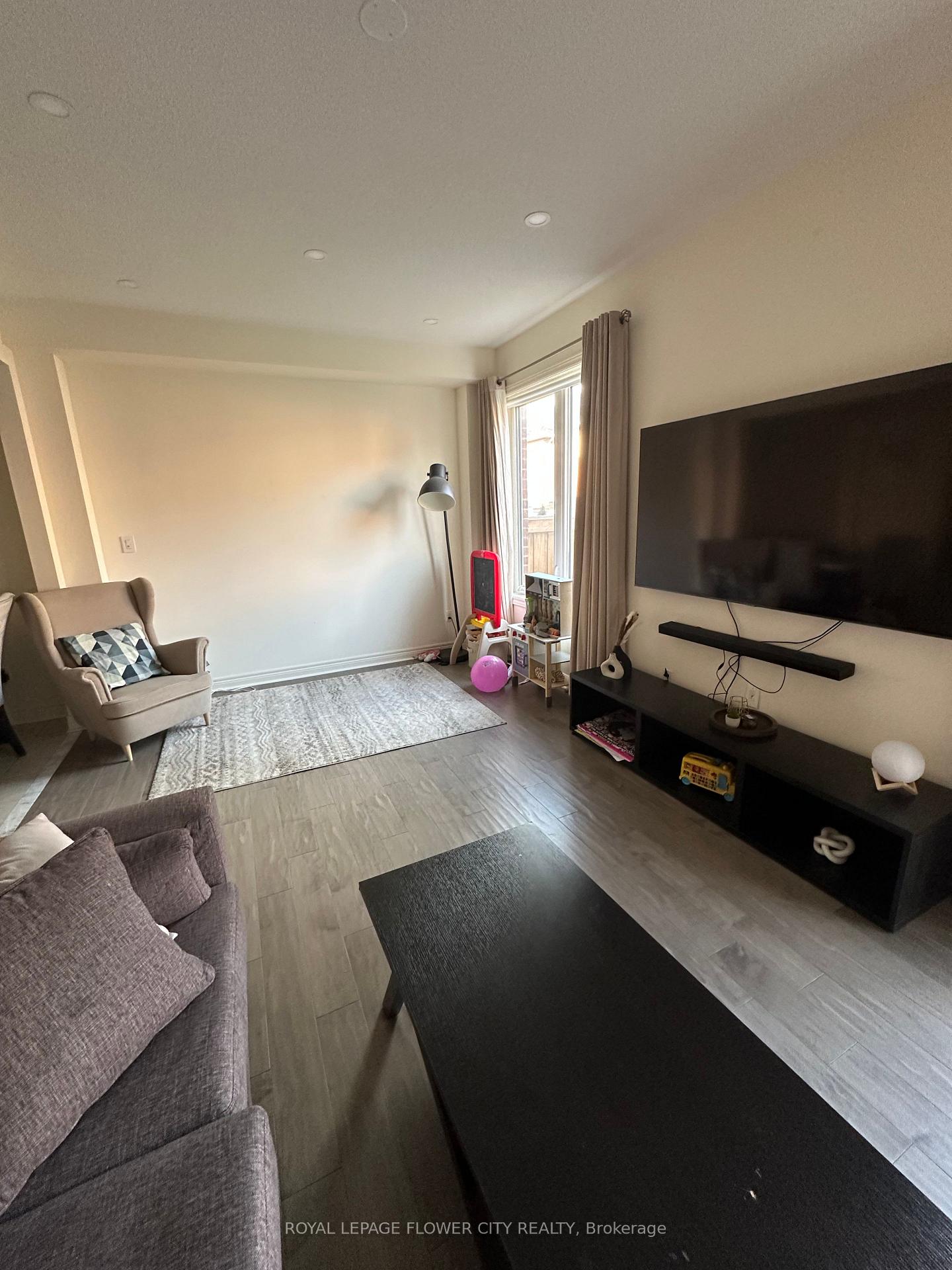 Photo 2 of 486 Downes Jackson Heights, Milton, Harrison — HOMEH
