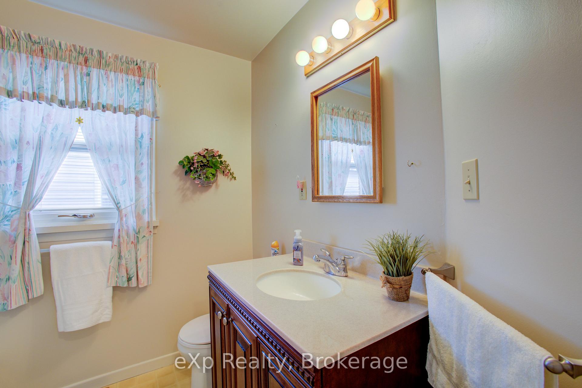 Photo 12 of 318 Leopold Street, North Huron, Wingham — HOMEH