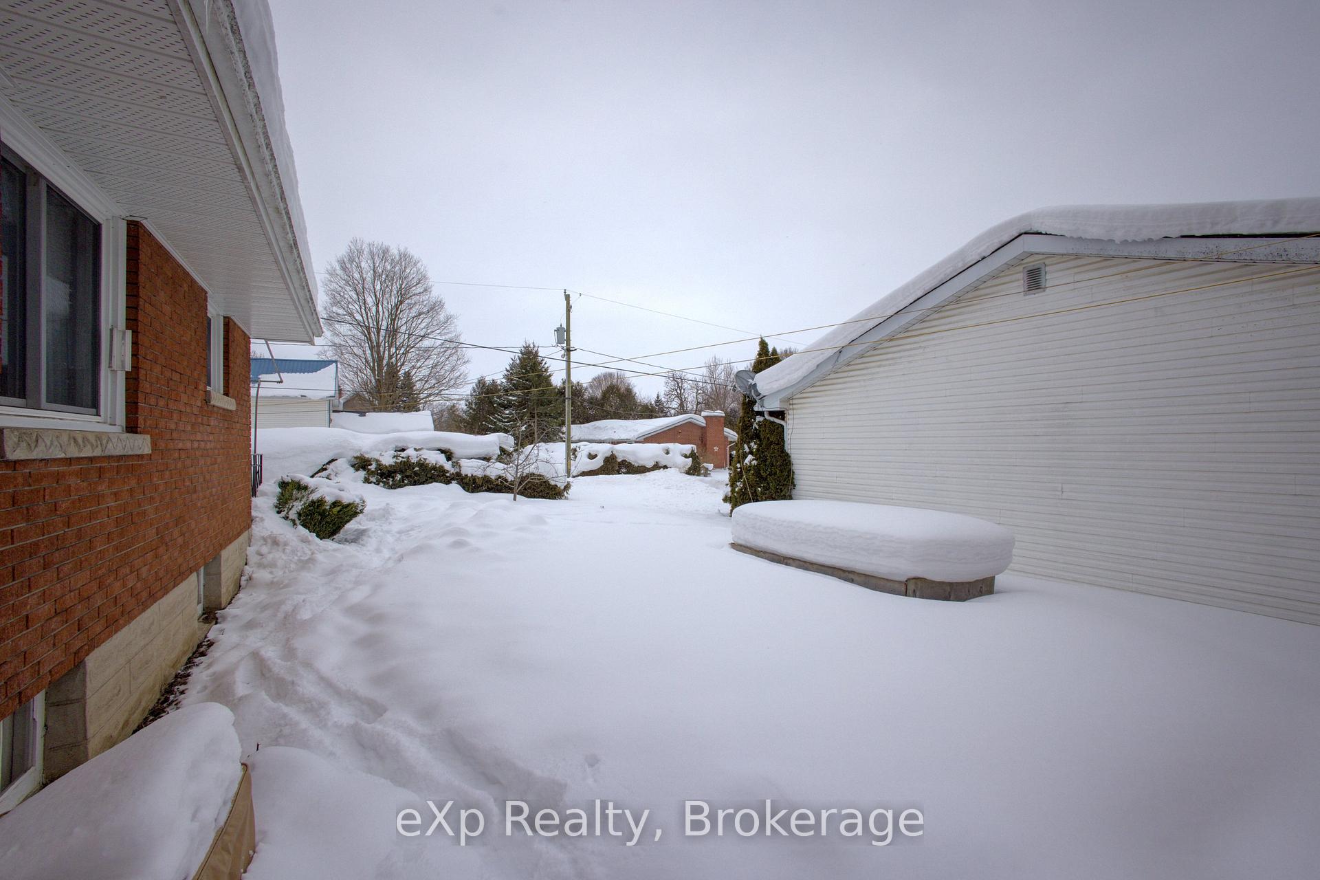 Photo 28 of 318 Leopold Street, North Huron, Wingham — HOMEH