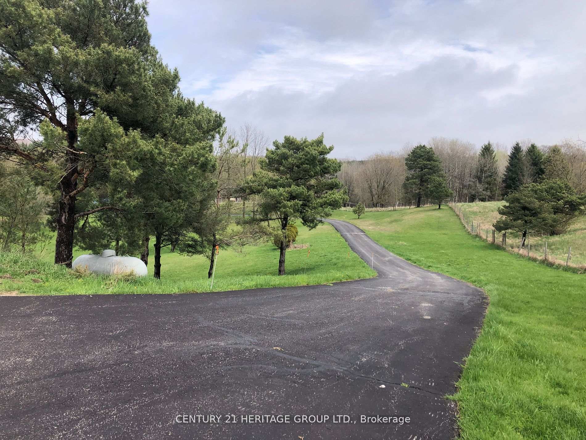 Photo 3 of Unit Upper, 6371 2nd Line, New Tecumseth, Rural New Tecumseth — HOMEH