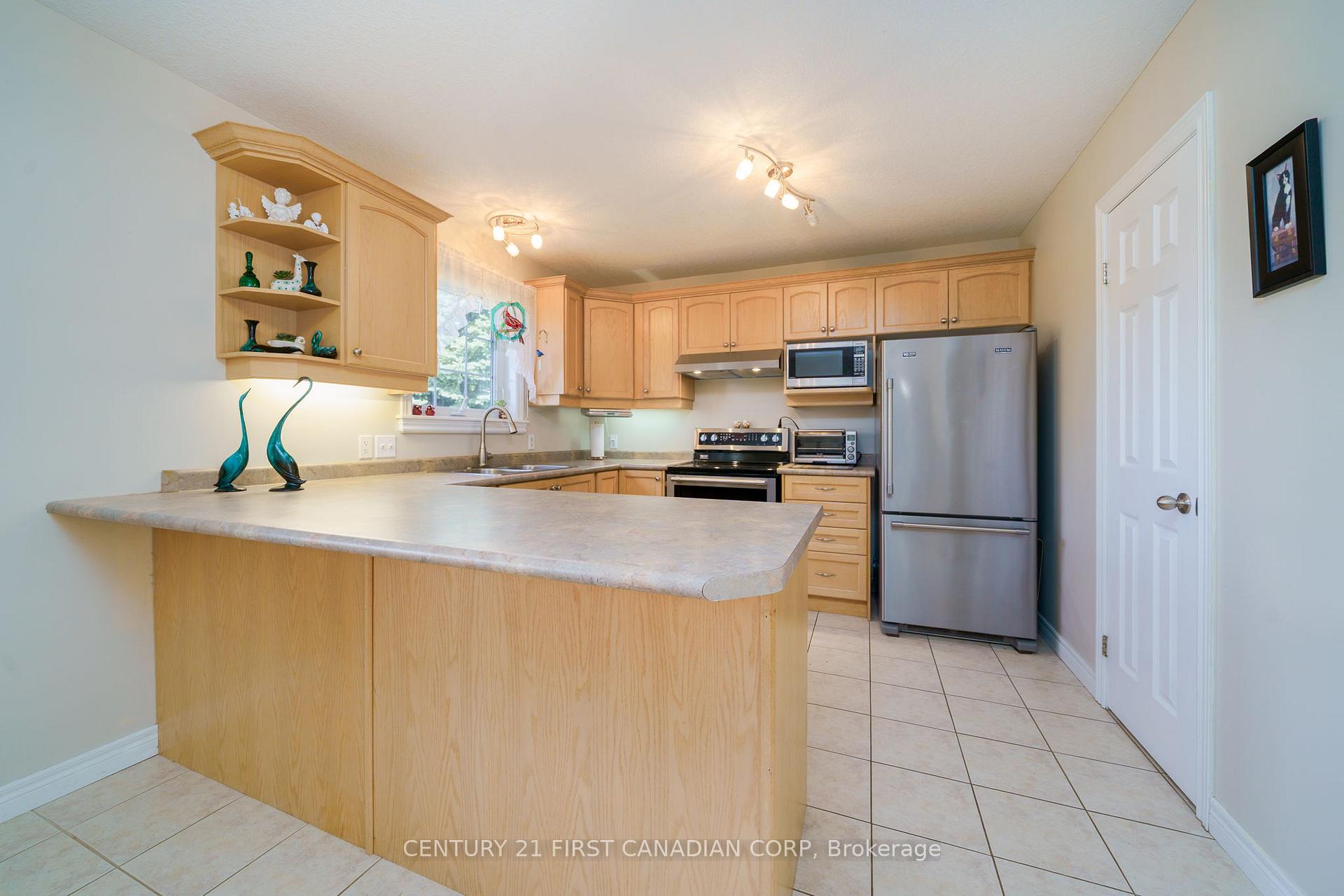 Photo 10 of 300 Station St Street, North Middlesex, Parkhill — HOMEH
