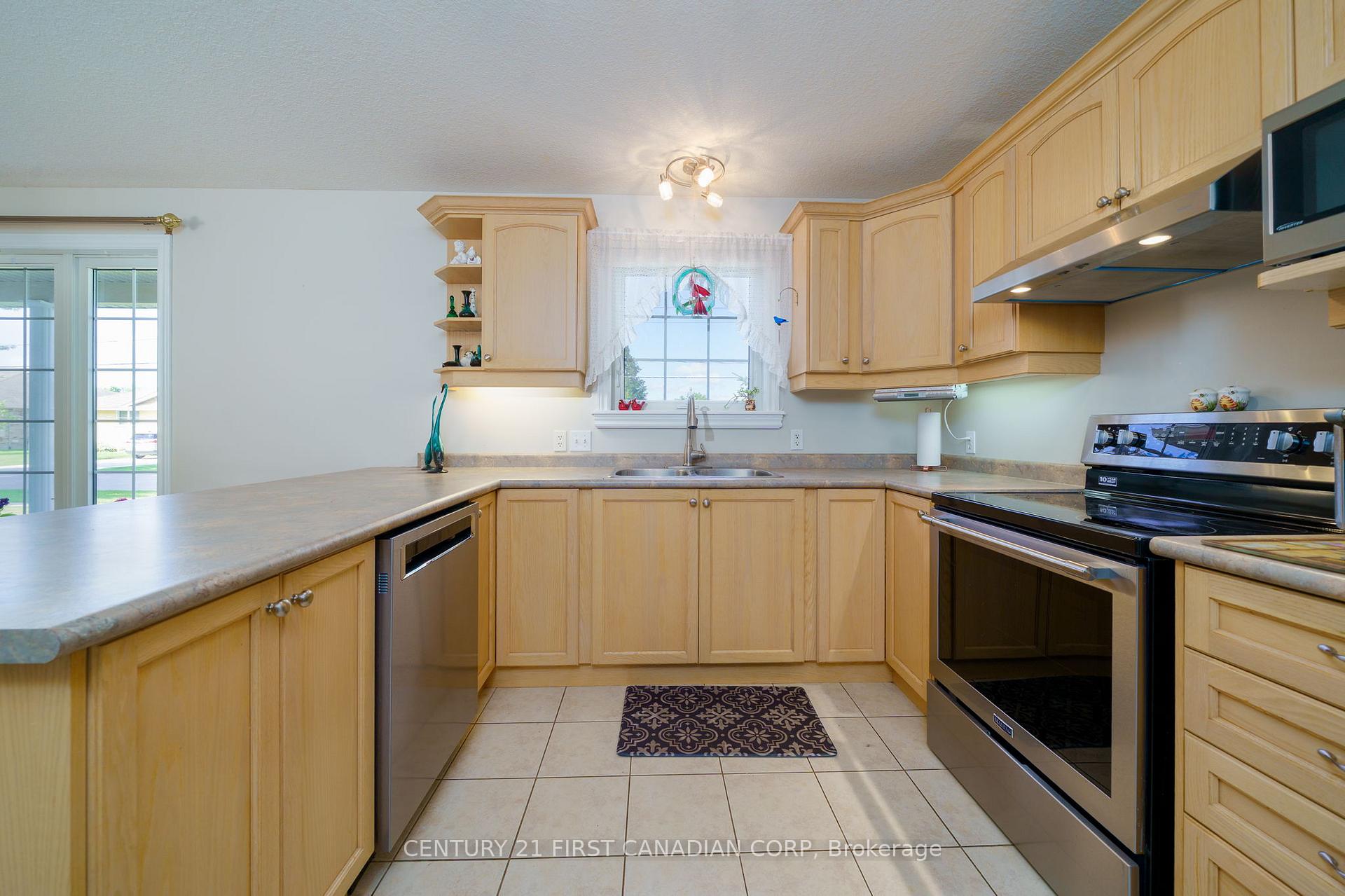 Photo 11 of 300 Station St Street, North Middlesex, Parkhill — HOMEH