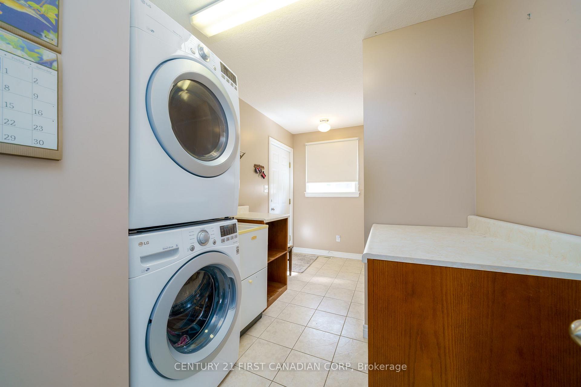 Photo 12 of 300 Station St Street, North Middlesex, Parkhill — HOMEH