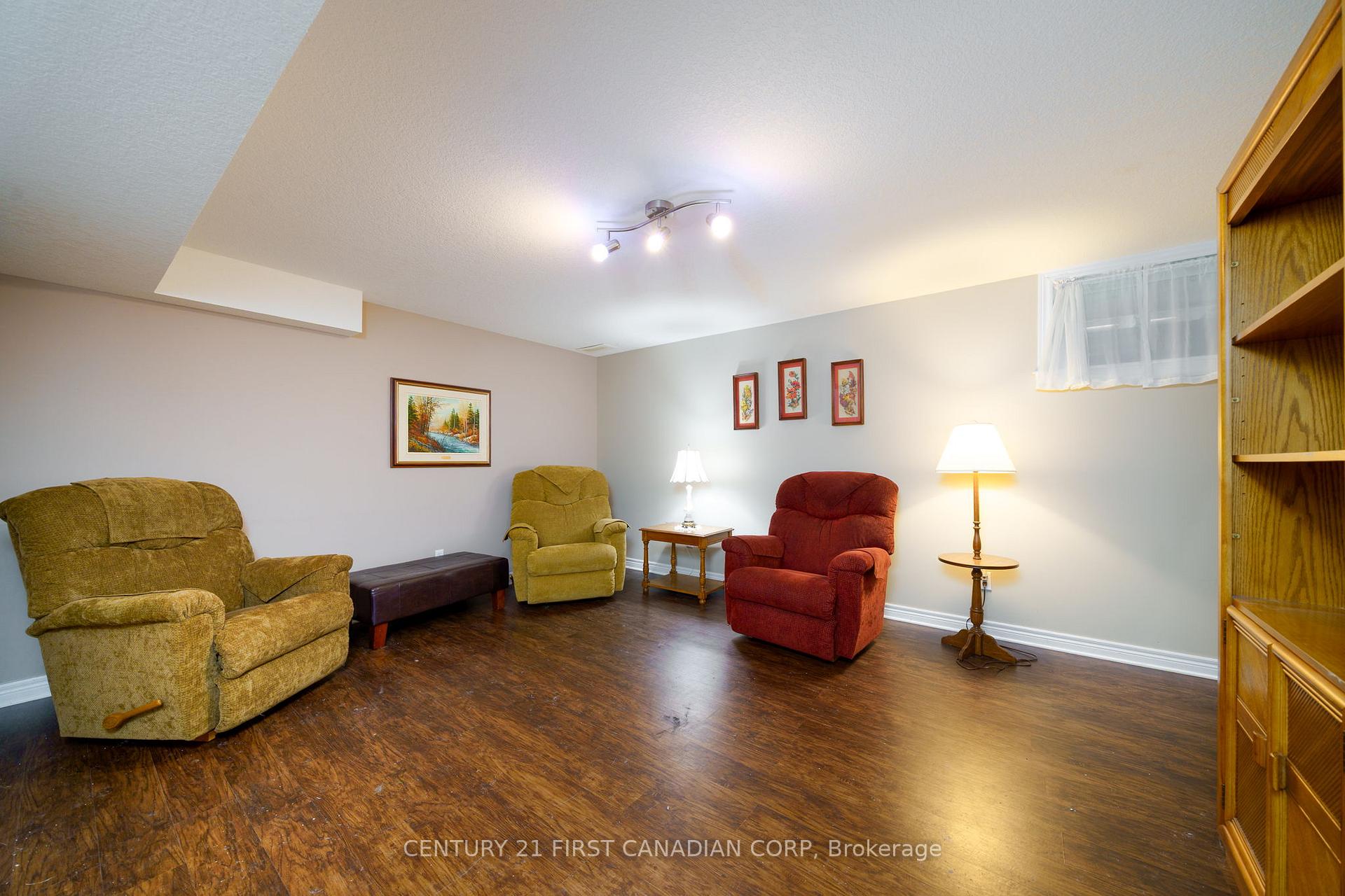 Photo 18 of 300 Station St Street, North Middlesex, Parkhill — HOMEH