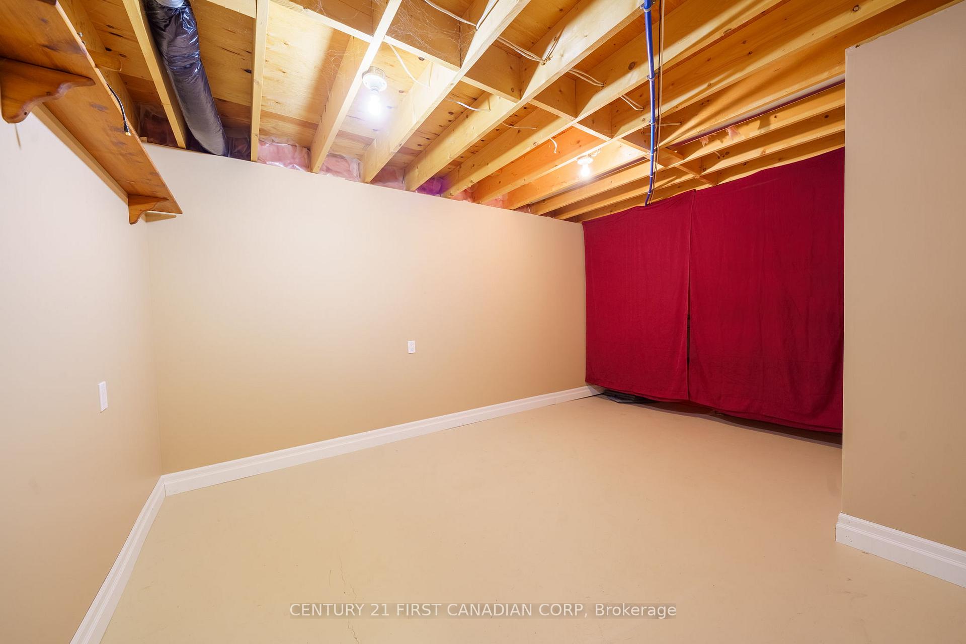 Photo 23 of 300 Station St Street, North Middlesex, Parkhill — HOMEH