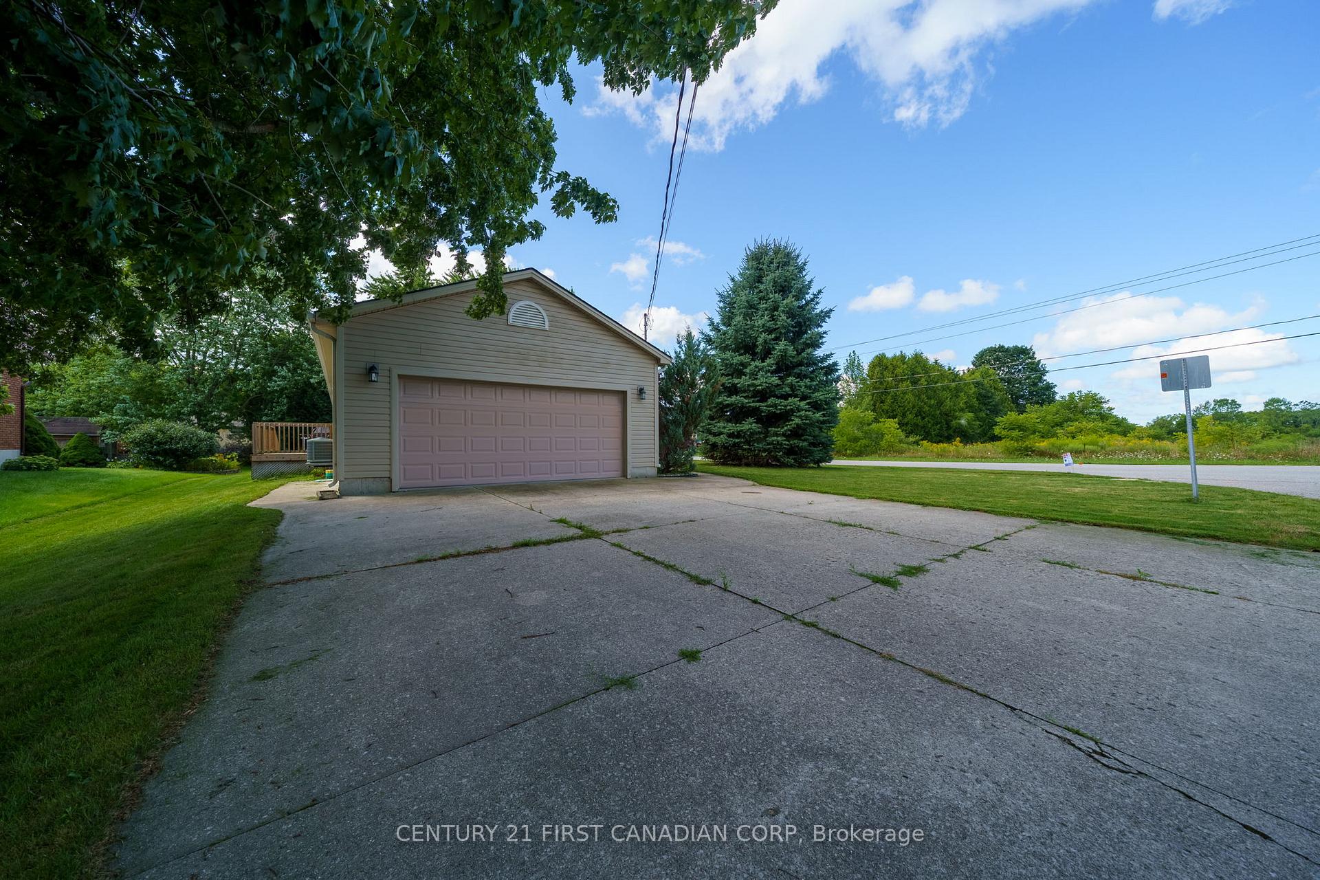 Photo 29 of 300 Station St Street, North Middlesex, Parkhill — HOMEH