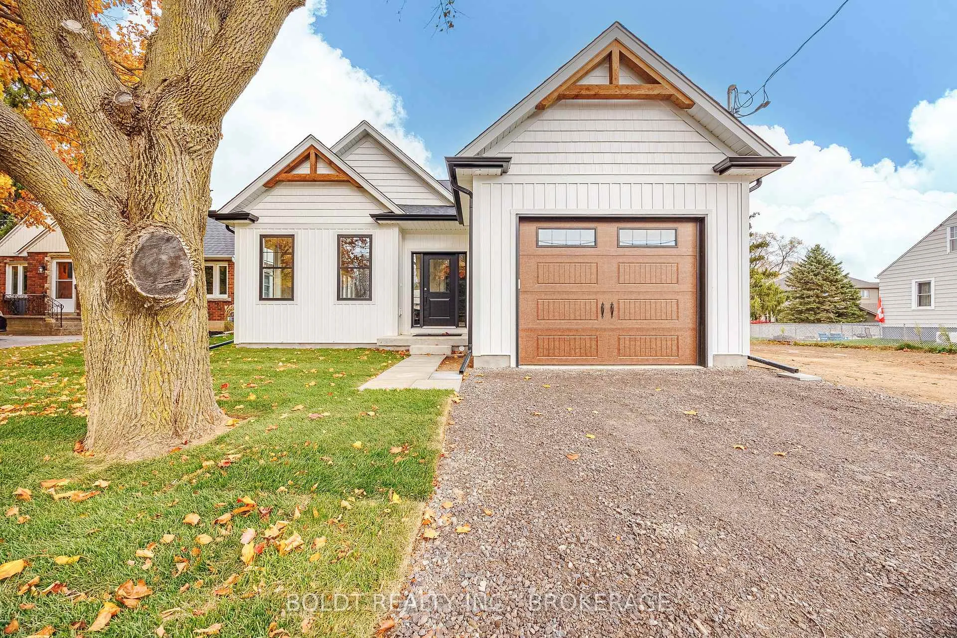 Photo 1 of 1051 Pelham Street, Pelham, Fonthill — HOMEH