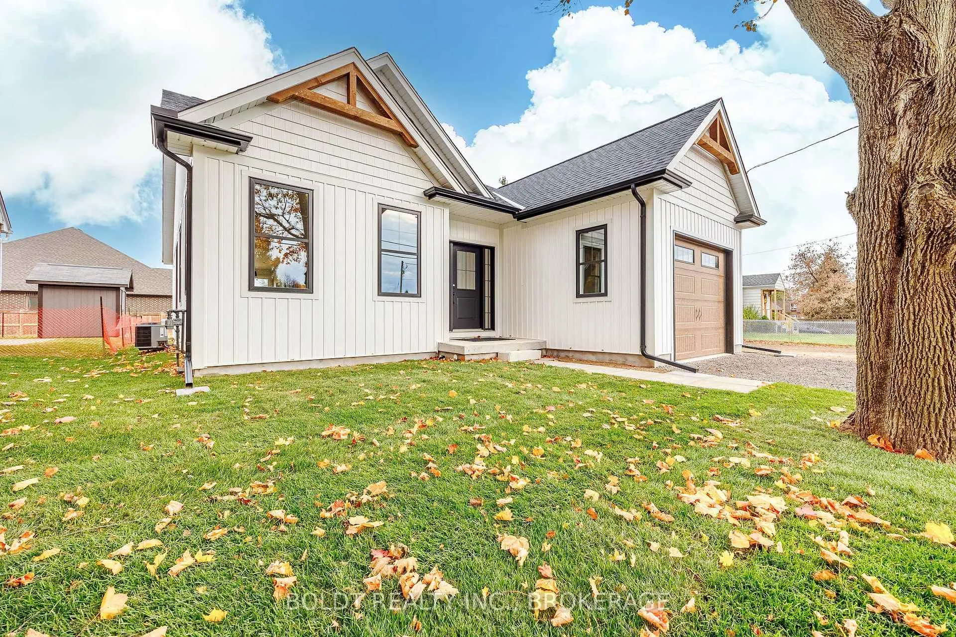 Photo 2 of 1051 Pelham Street, Pelham, Fonthill — HOMEH