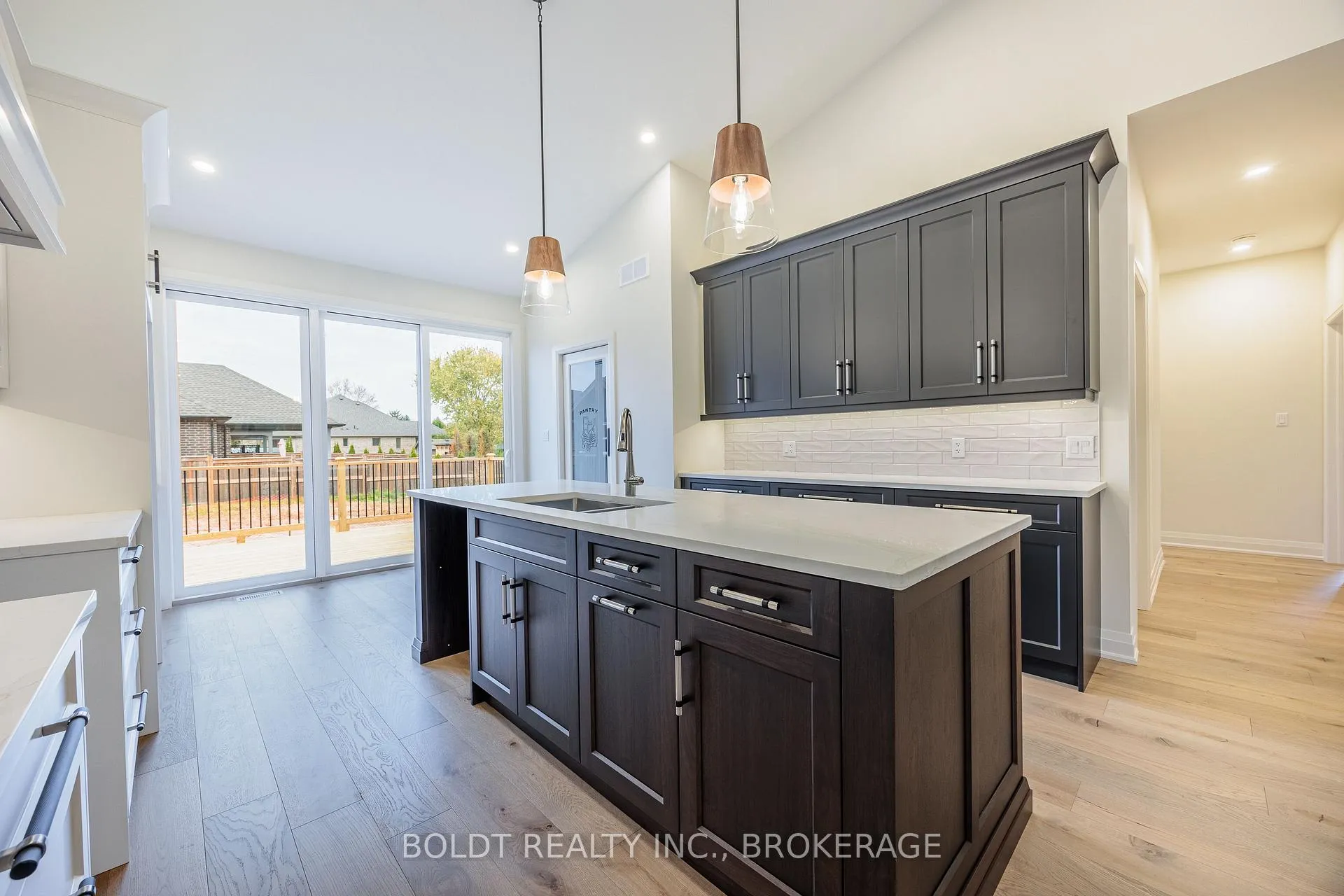 Photo 3 of 1051 Pelham Street, Pelham, Fonthill — HOMEH