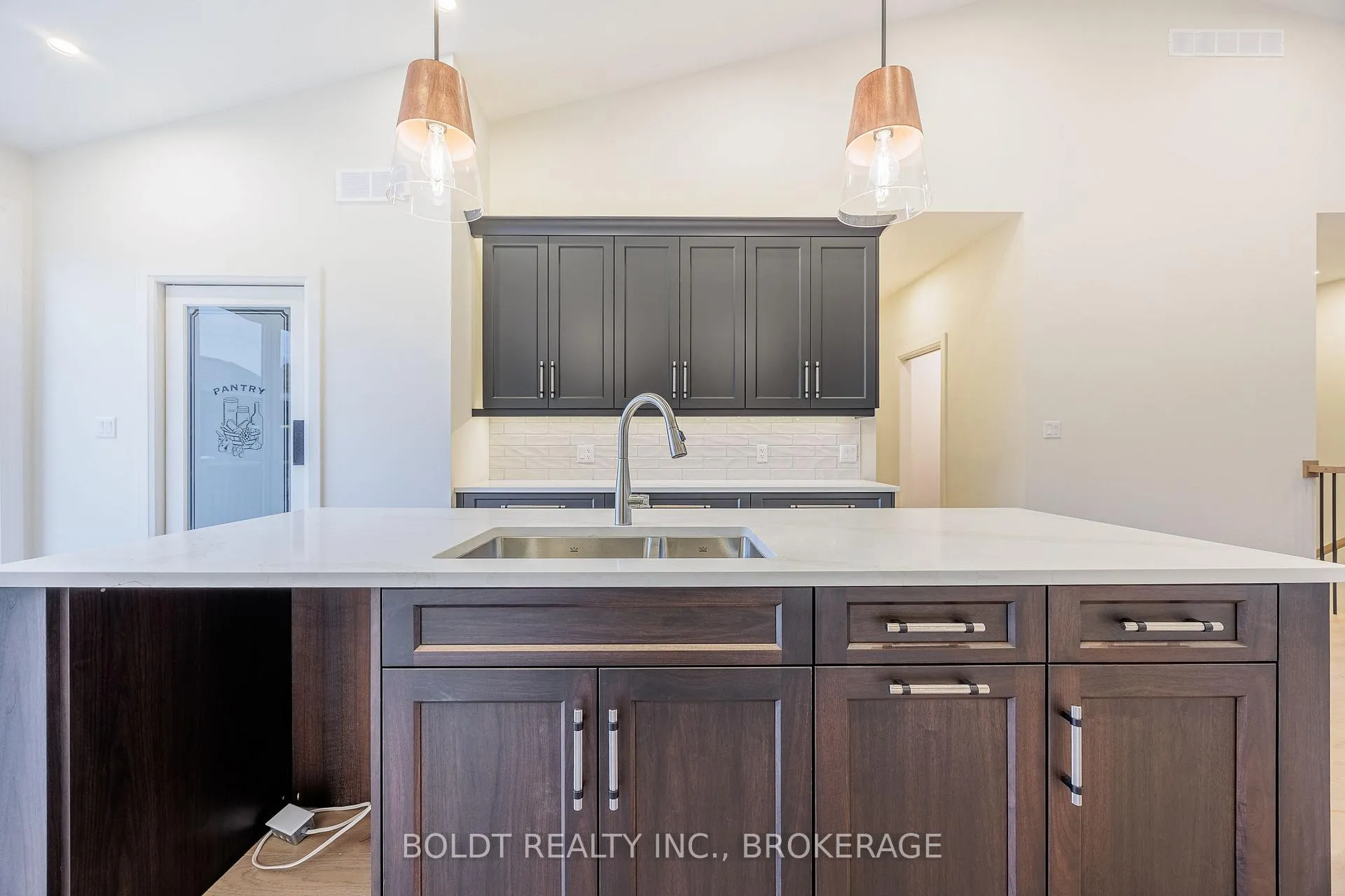 Photo 6 of 1051 Pelham Street, Pelham, Fonthill — HOMEH