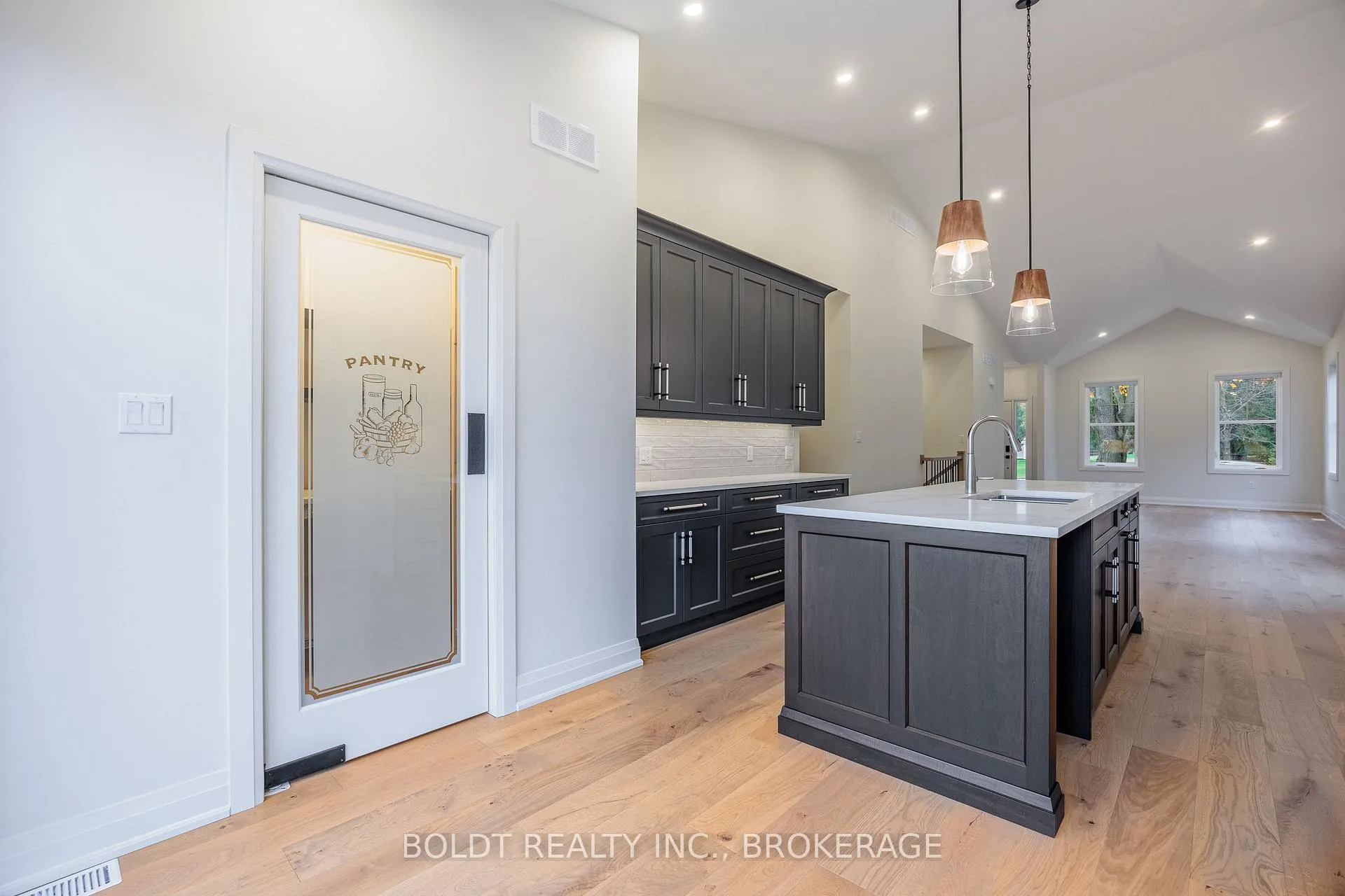 Photo 9 of 1051 Pelham Street, Pelham, Fonthill — HOMEH