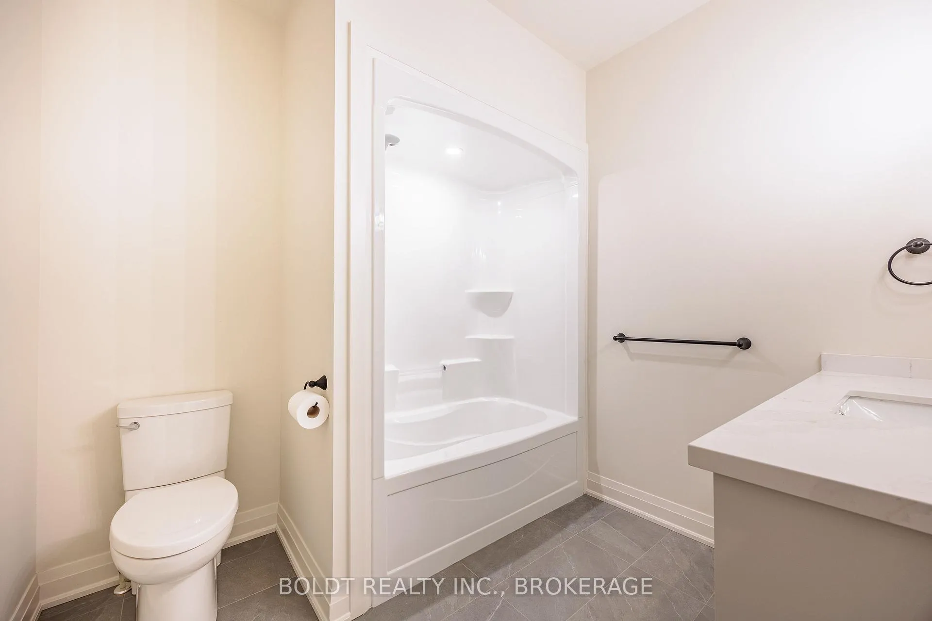 Photo 19 of 1051 Pelham Street, Pelham, Fonthill — HOMEH