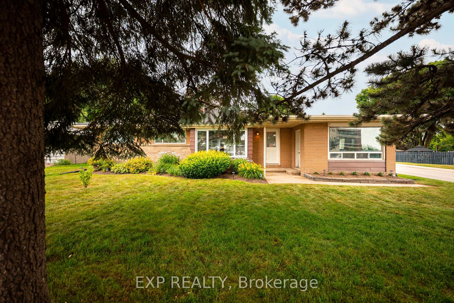 Photo 33 of 1 Banting Drive, Orangeville — HOMEH