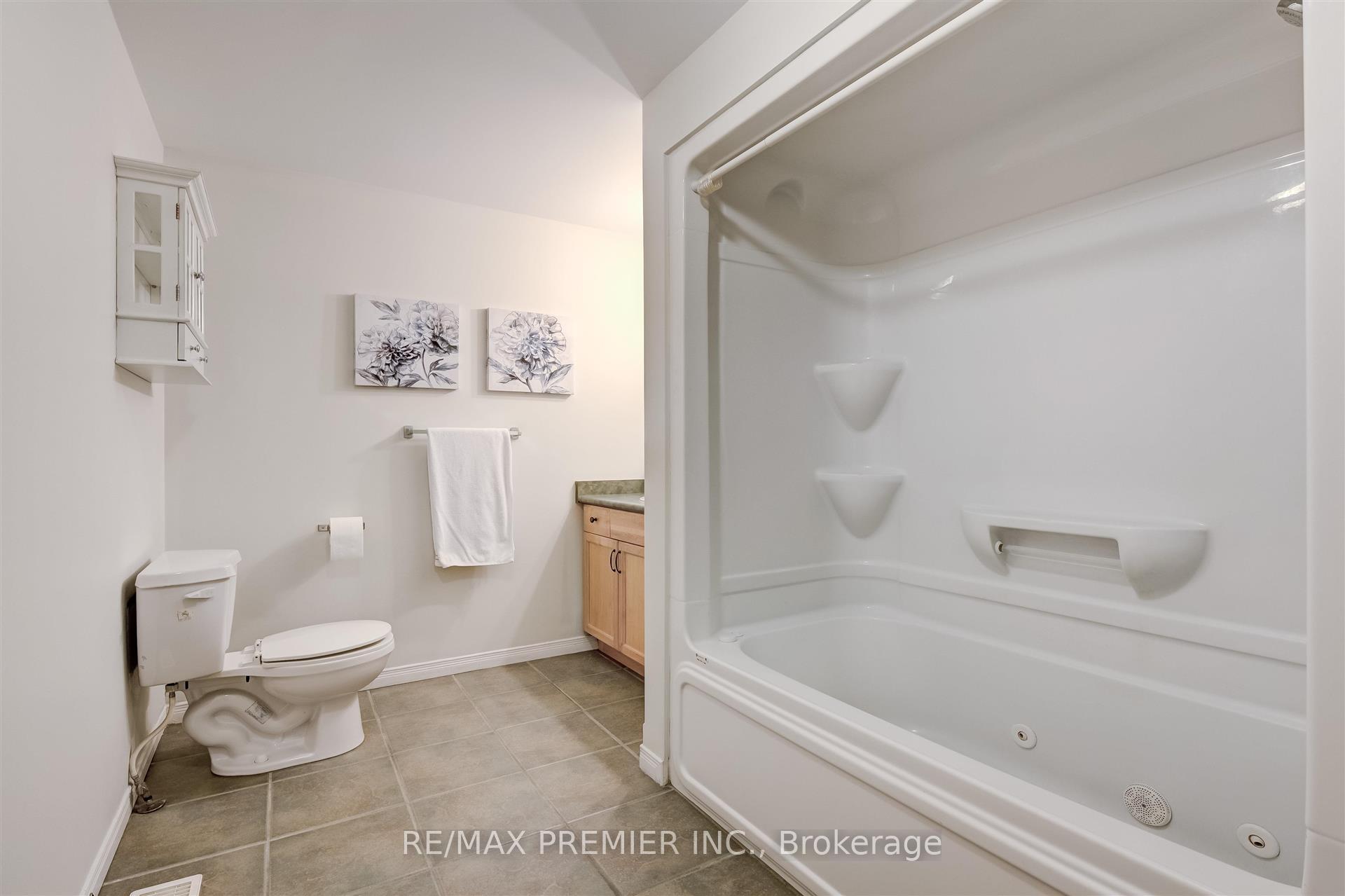 Photo 22 of 39 Shephard Avenue, New Tecumseth, Alliston — HOMEH