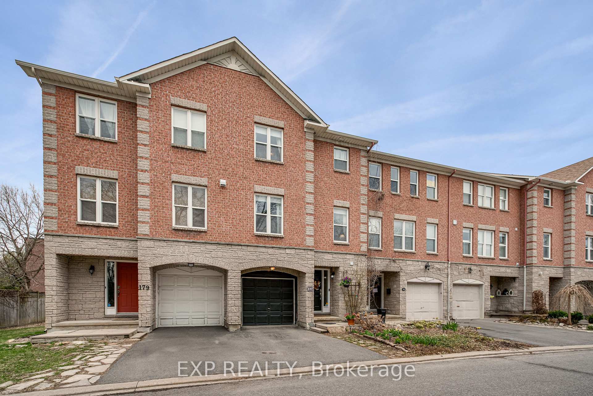 Photo 2 of 177 Arcola Private, Ottawa, Overbrook/Castle Heights — HOMEH