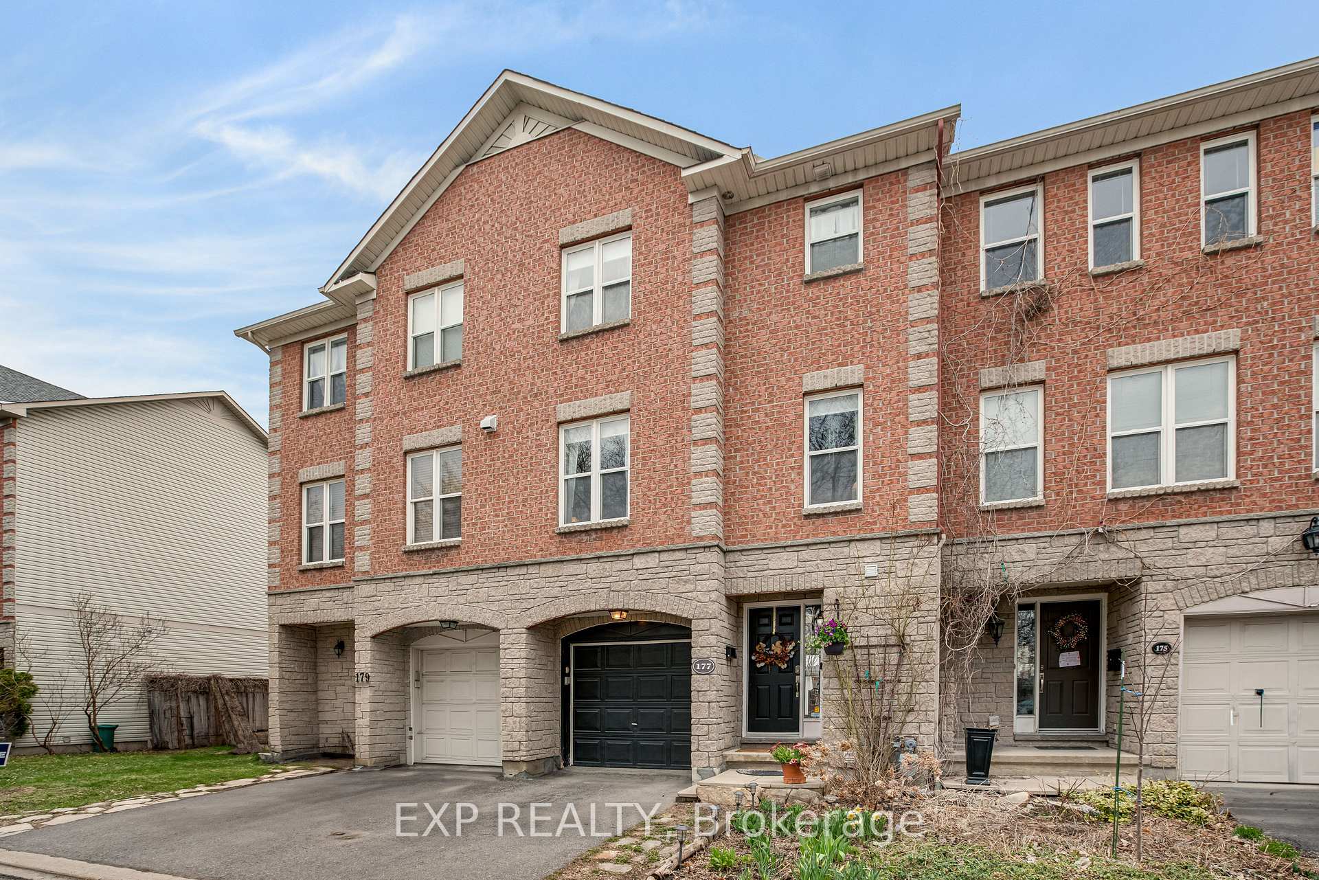 Photo 3 of 177 Arcola Private, Ottawa, Overbrook/Castle Heights — HOMEH