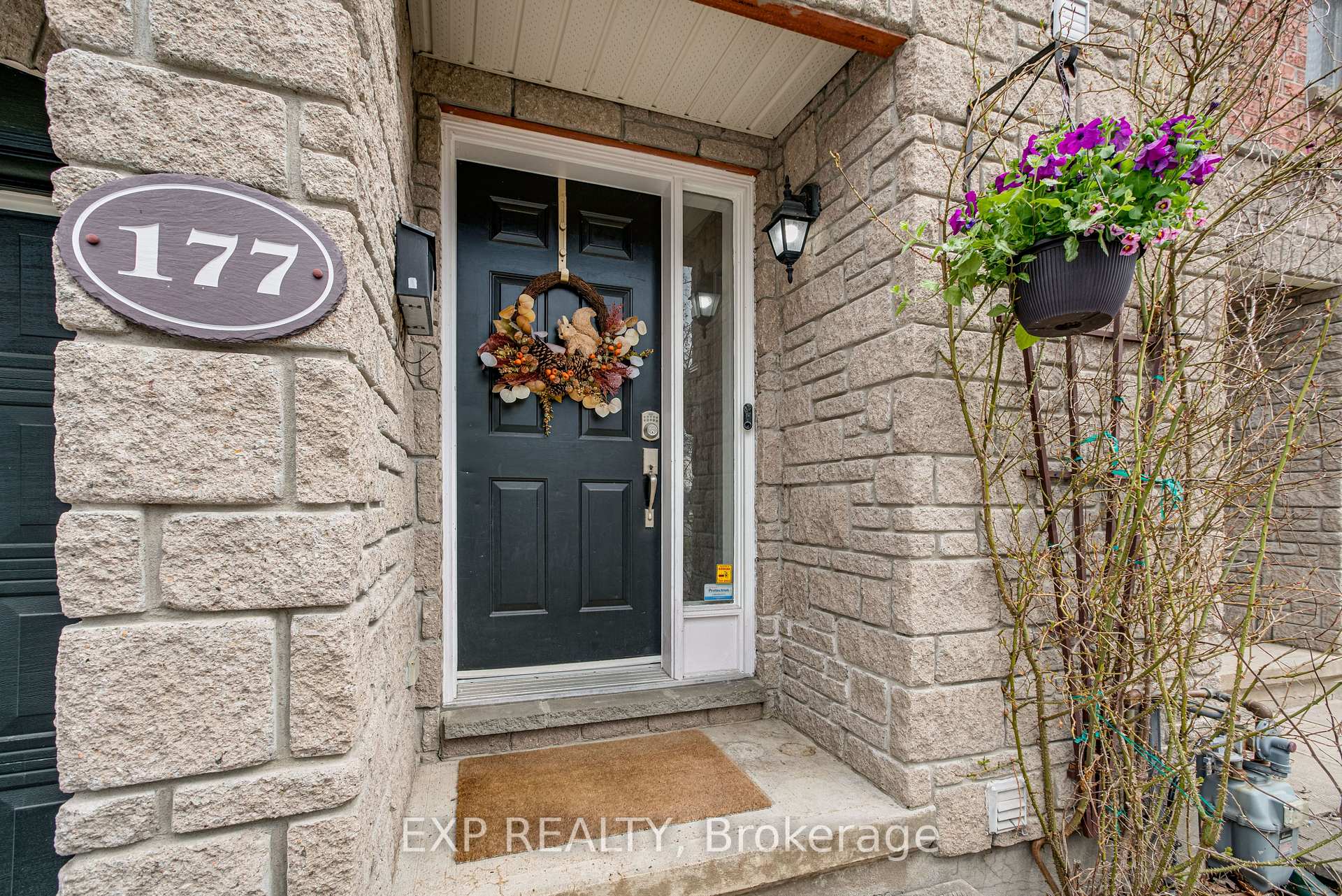 Photo 5 of 177 Arcola Private, Ottawa, Overbrook/Castle Heights — HOMEH