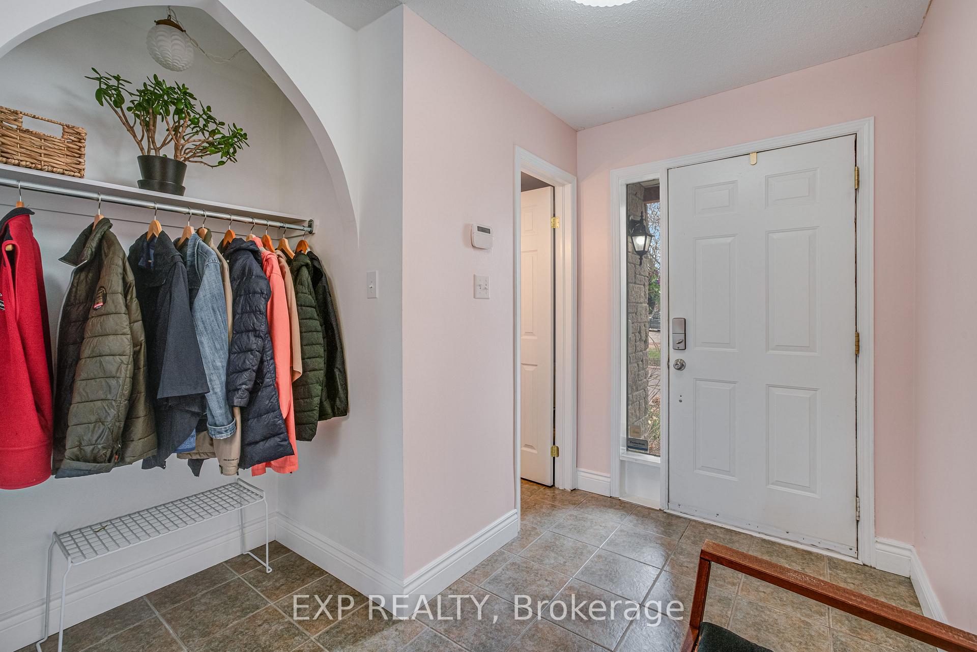 Photo 6 of 177 Arcola Private, Ottawa, Overbrook/Castle Heights — HOMEH