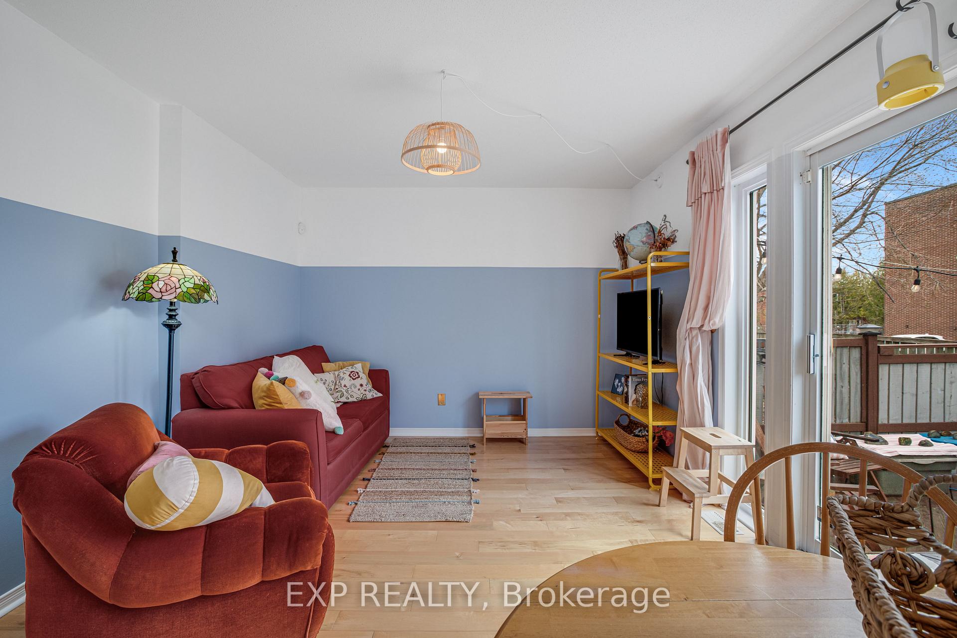 Photo 10 of 177 Arcola Private, Ottawa, Overbrook/Castle Heights — HOMEH