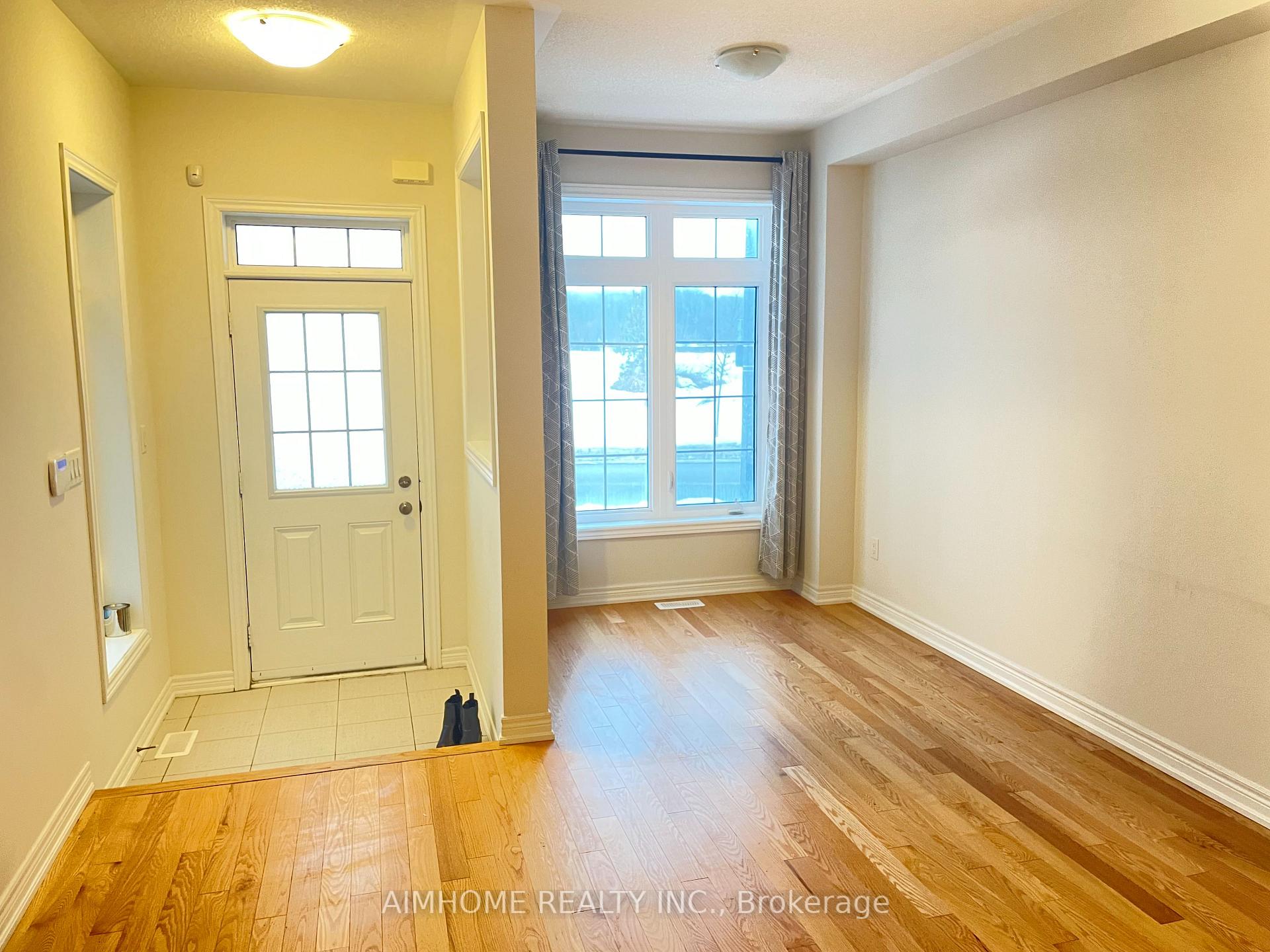Photo 3 of 137 Decast Crescent, Markham, Cedar Grove — HOMEH