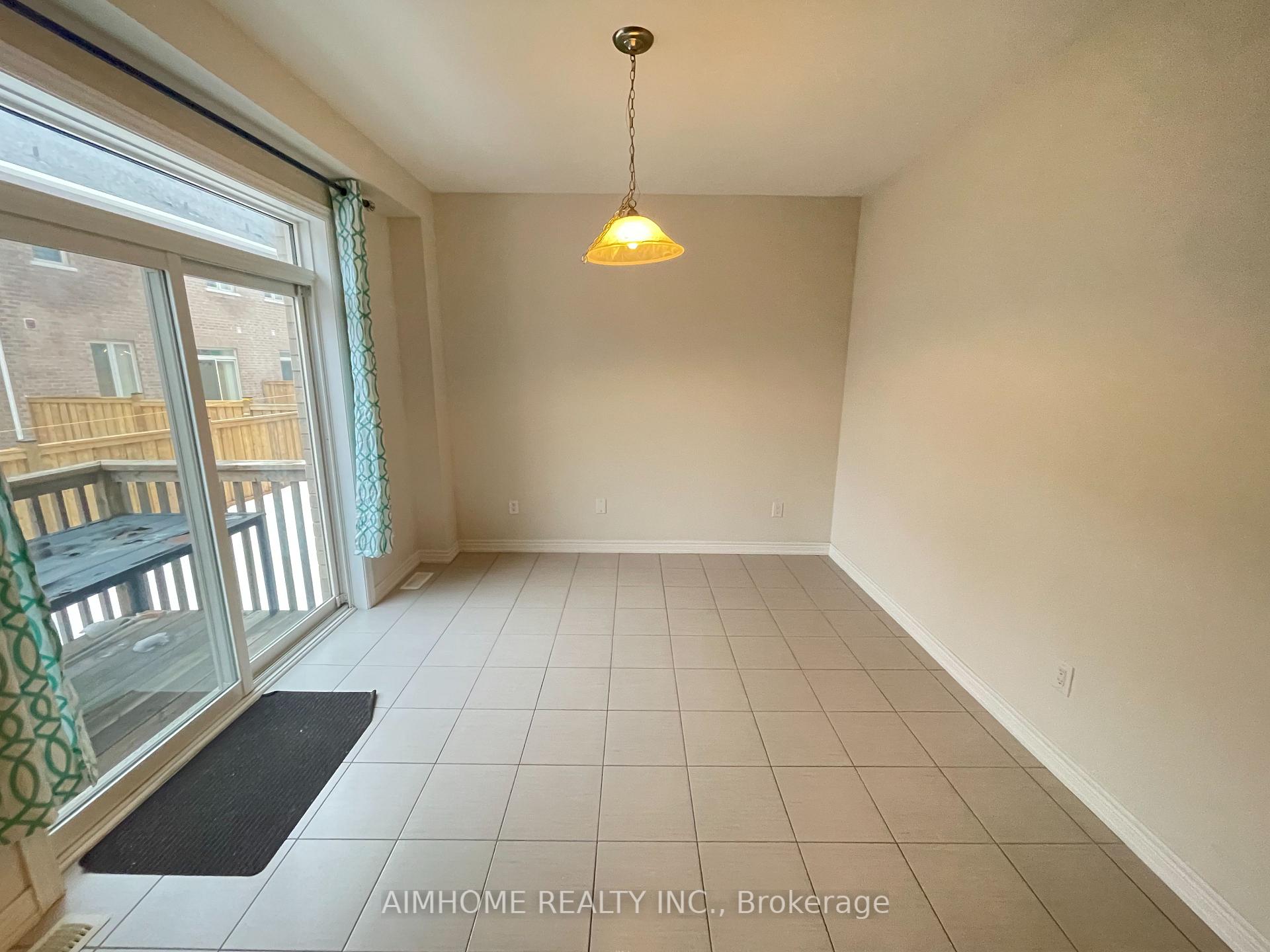 Photo 5 of 137 Decast Crescent, Markham, Cedar Grove — HOMEH
