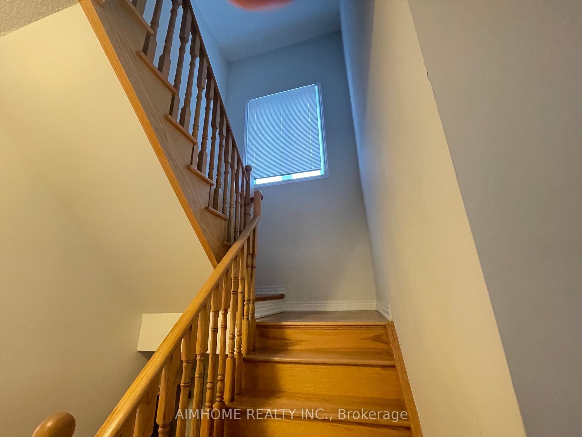 Photo 6 of 137 Decast Crescent, Markham, Cedar Grove — HOMEH