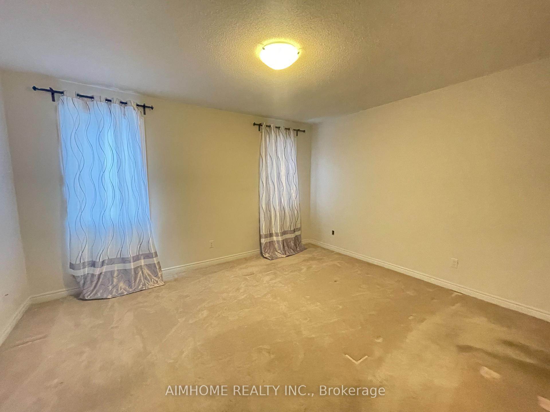 Photo 7 of 137 Decast Crescent, Markham, Cedar Grove — HOMEH