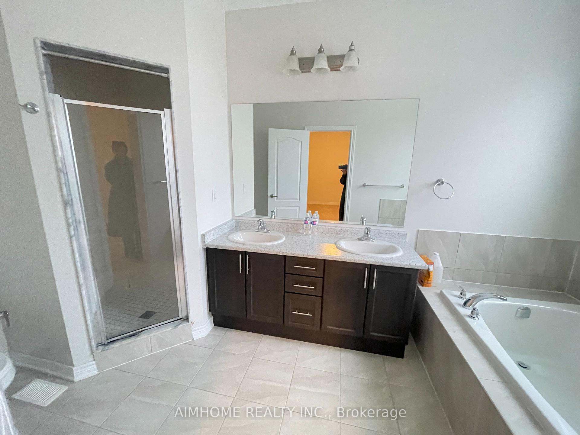 Photo 8 of 137 Decast Crescent, Markham, Cedar Grove — HOMEH