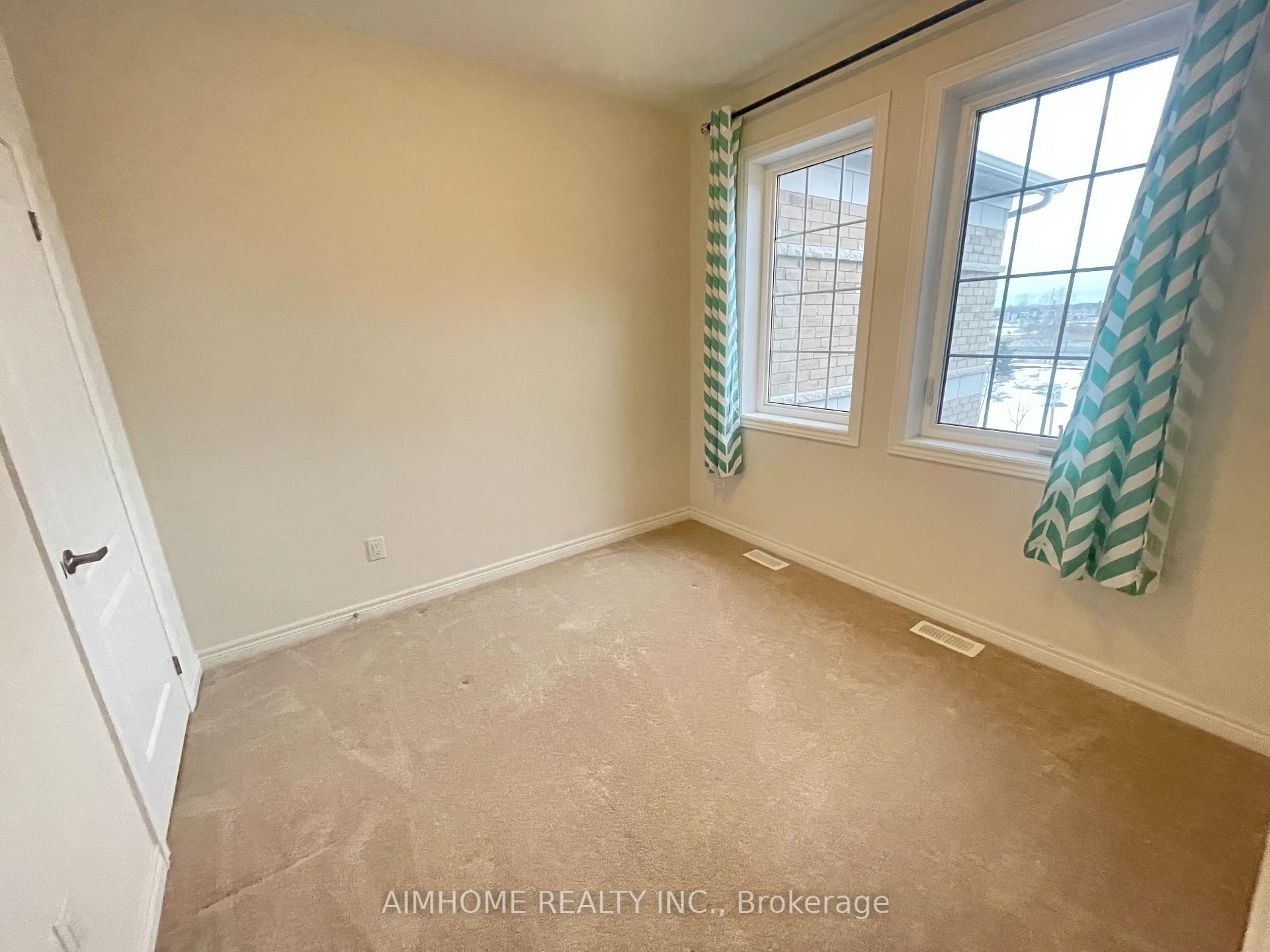 Photo 12 of 137 Decast Crescent, Markham, Cedar Grove — HOMEH