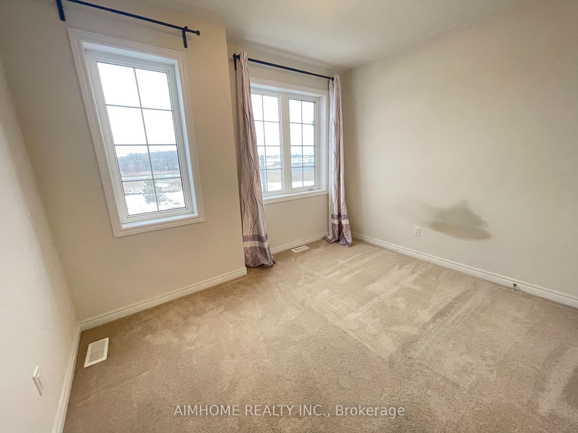 Photo 13 of 137 Decast Crescent, Markham, Cedar Grove — HOMEH