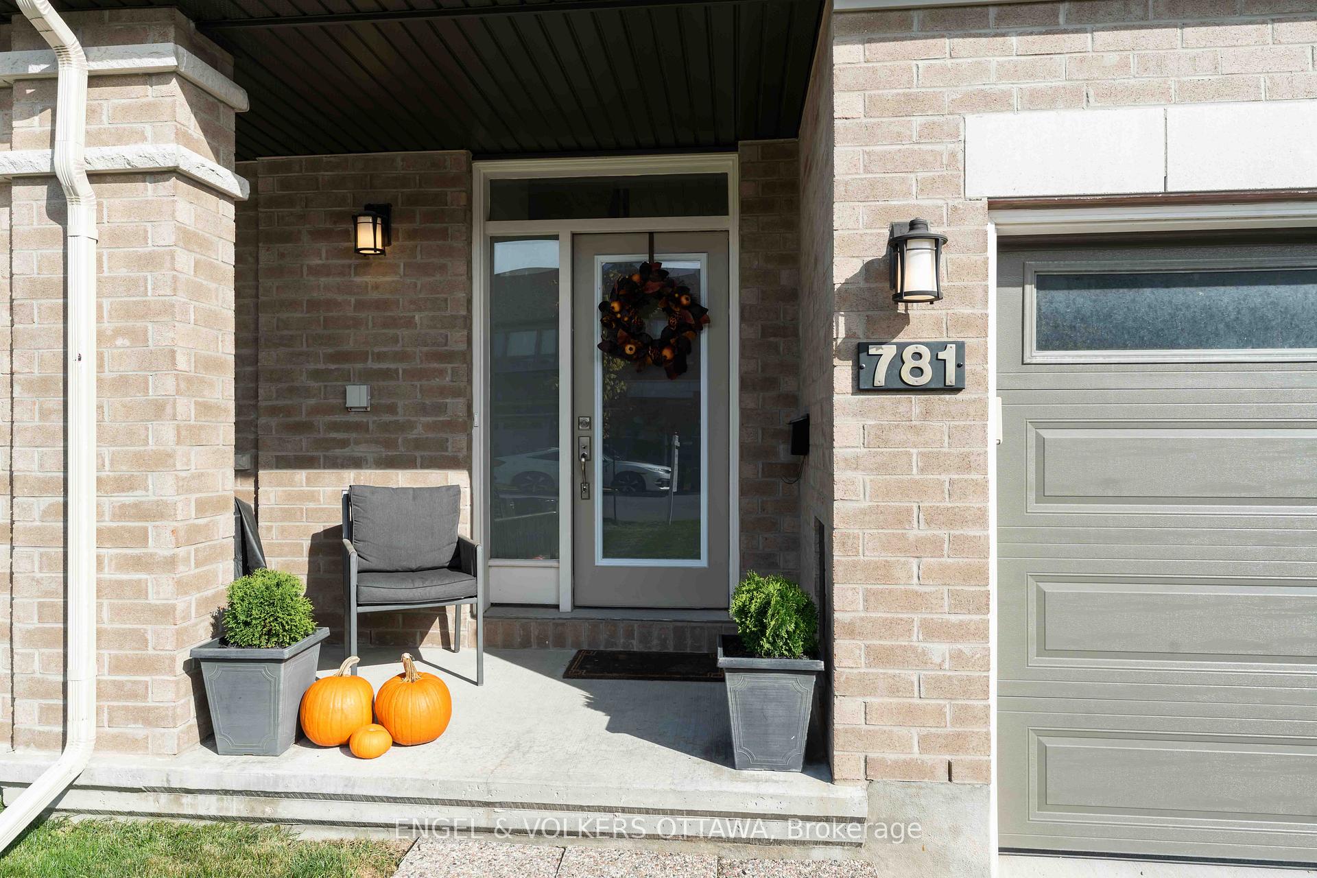 Photo 2 of 781 Cairn Crescent, Ottawa, Mer Bleue/Bradley Estates/Anderson Park — HOMEH