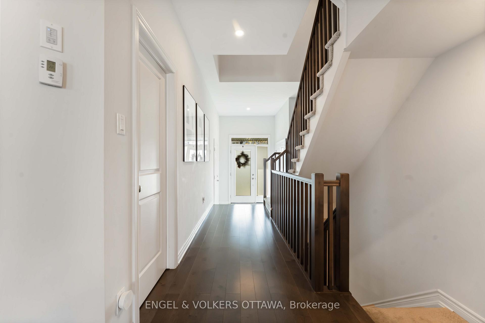 Photo 3 of 781 Cairn Crescent, Ottawa, Mer Bleue/Bradley Estates/Anderson Park — HOMEH