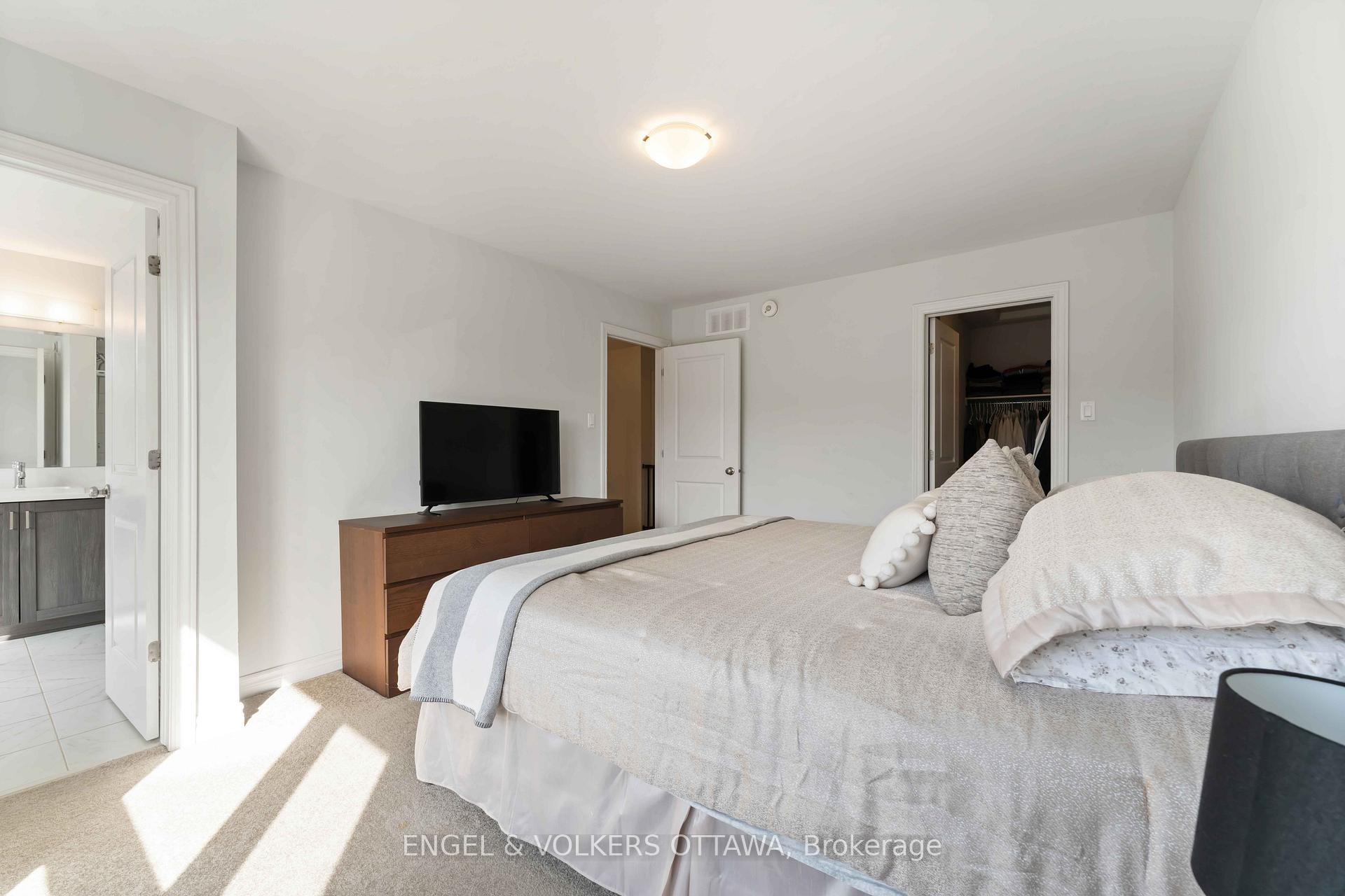 Photo 23 of 781 Cairn Crescent, Ottawa, Mer Bleue/Bradley Estates/Anderson Park — HOMEH