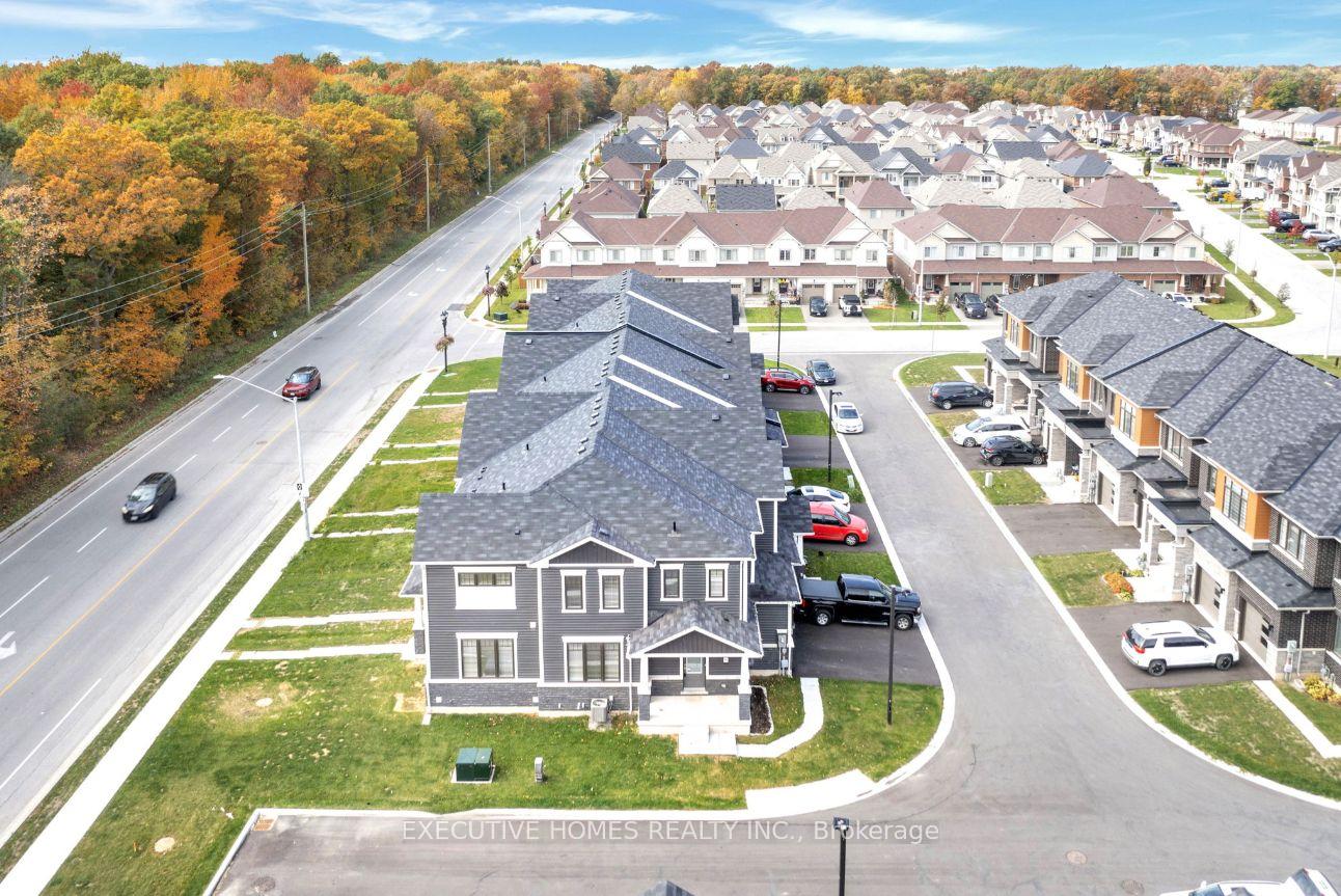 Photo 7 of Unit 8, 8273 Tulip Tree Drive, Niagara Falls, Brown — HOMEH