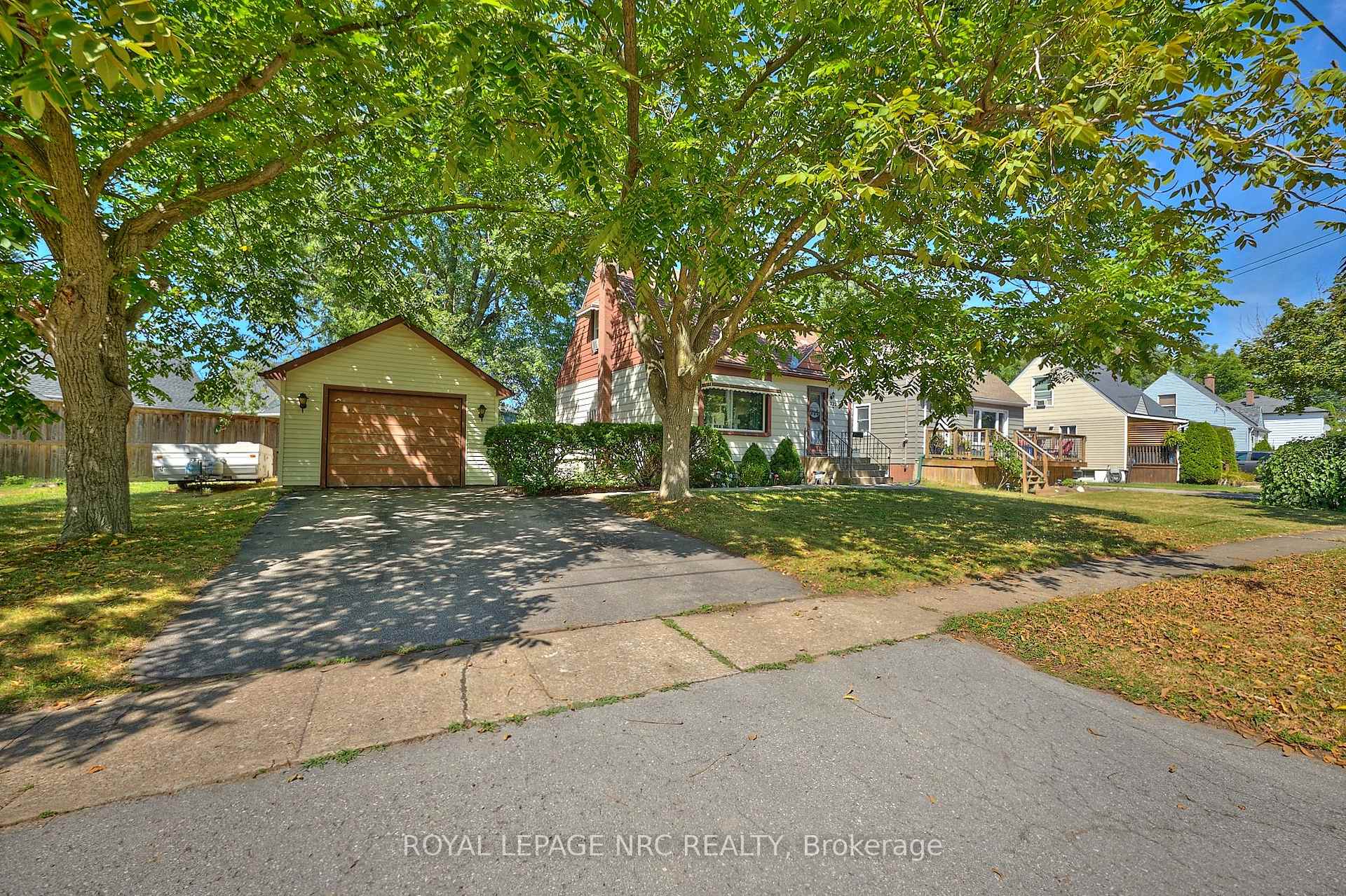 Photo 2 of 7221 Windsor Crescent, Niagara Falls, Hospital — HOMEH