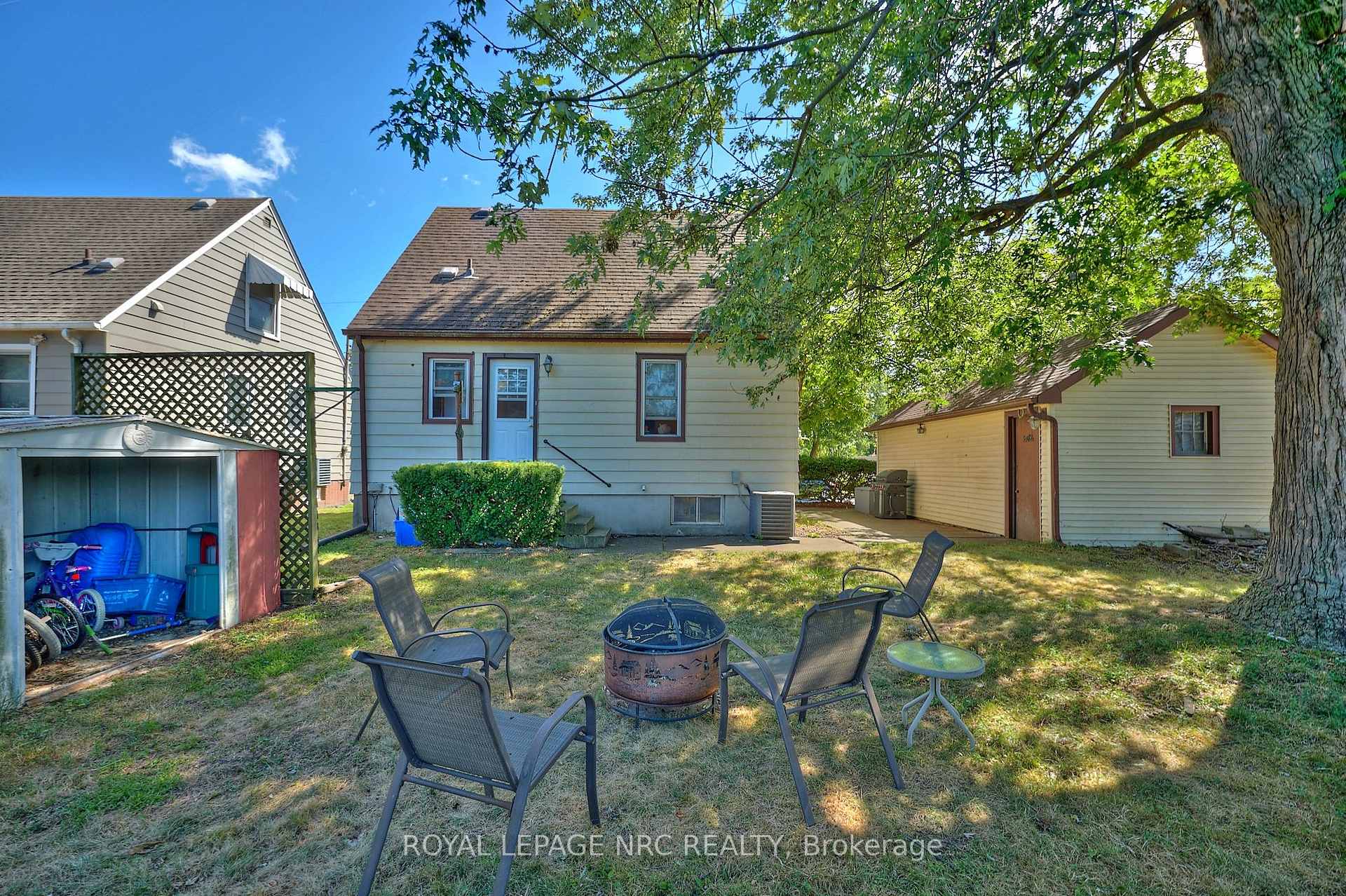 Photo 3 of 7221 Windsor Crescent, Niagara Falls, Hospital — HOMEH