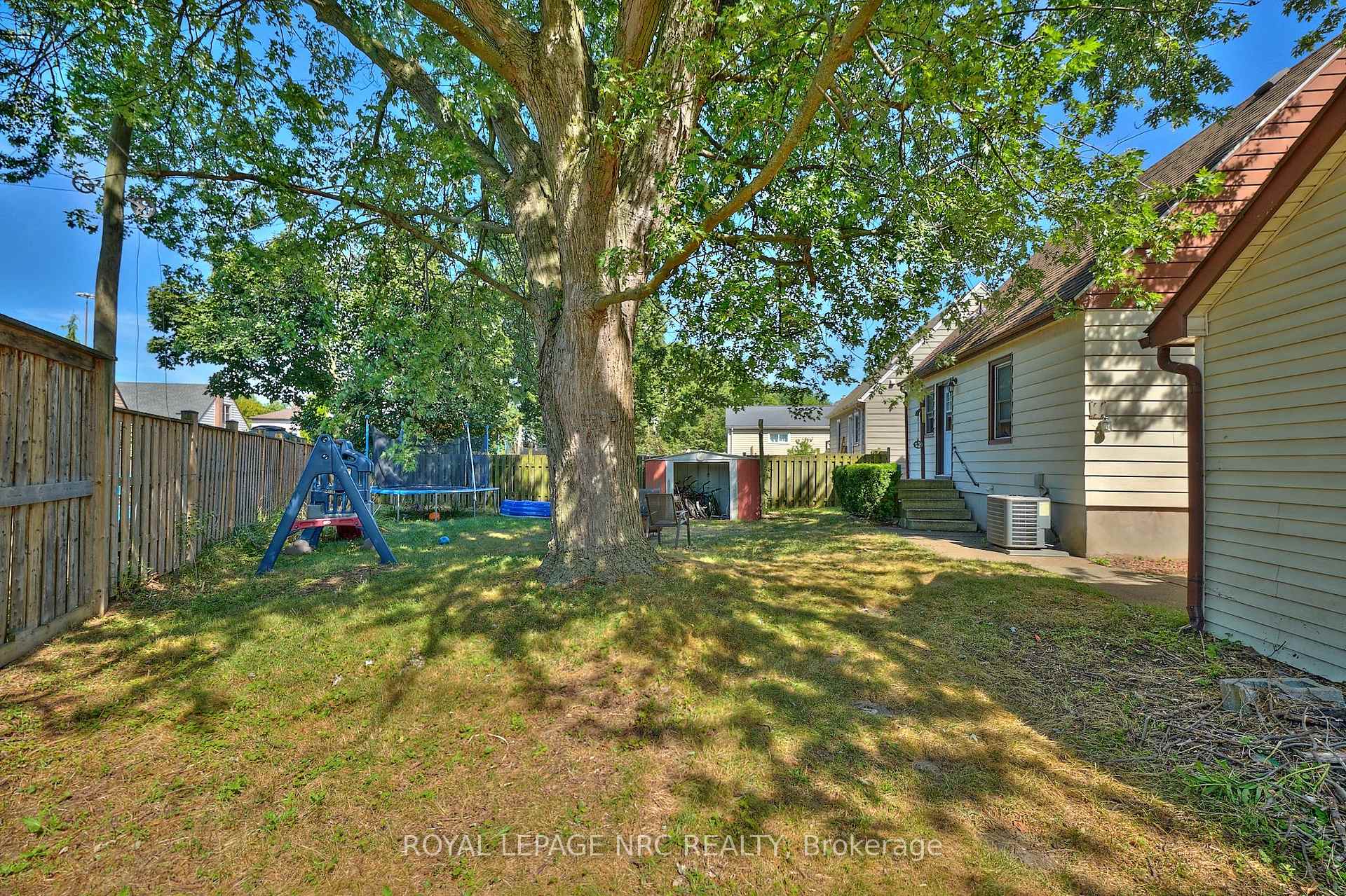 Photo 4 of 7221 Windsor Crescent, Niagara Falls, Hospital — HOMEH