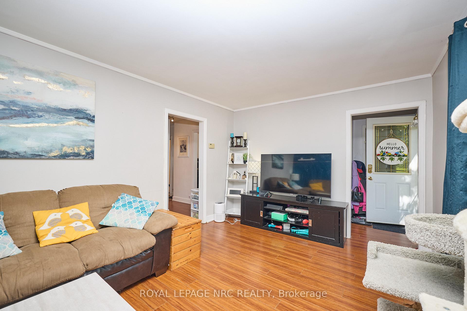 Photo 10 of 7221 Windsor Crescent, Niagara Falls, Hospital — HOMEH
