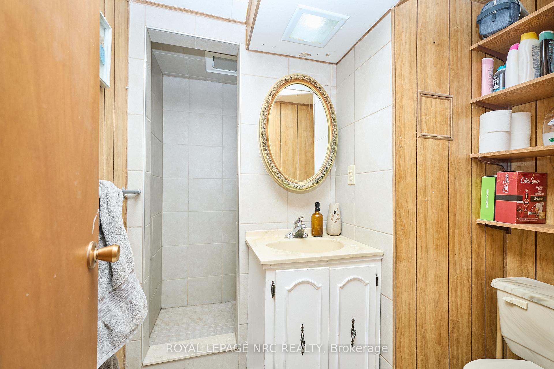 Photo 20 of 7221 Windsor Crescent, Niagara Falls, Hospital — HOMEH