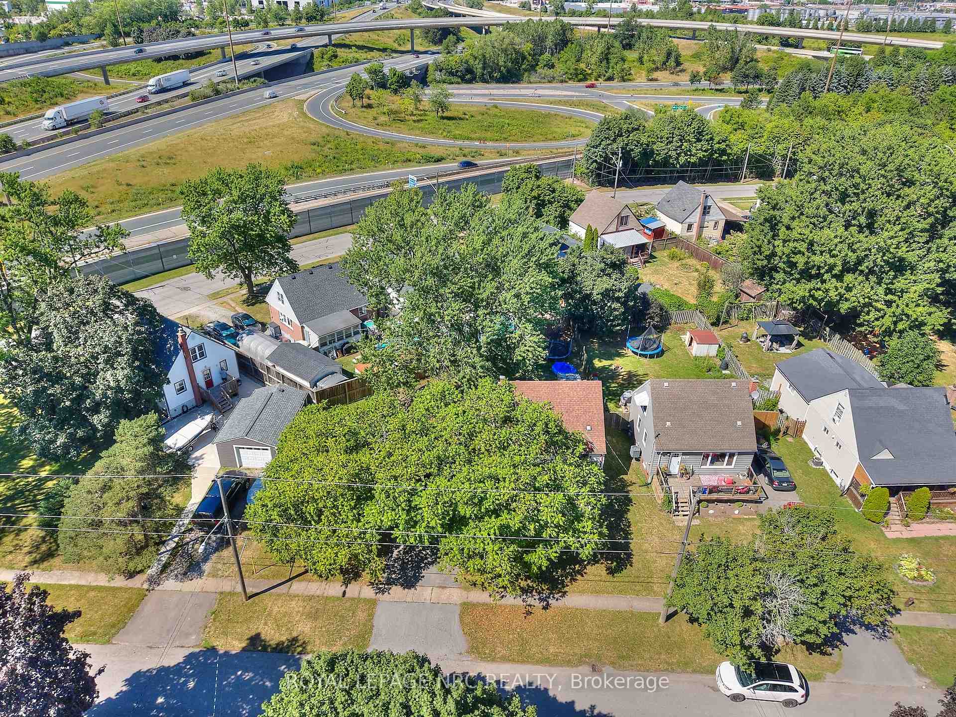 Photo 30 of 7221 Windsor Crescent, Niagara Falls, Hospital — HOMEH